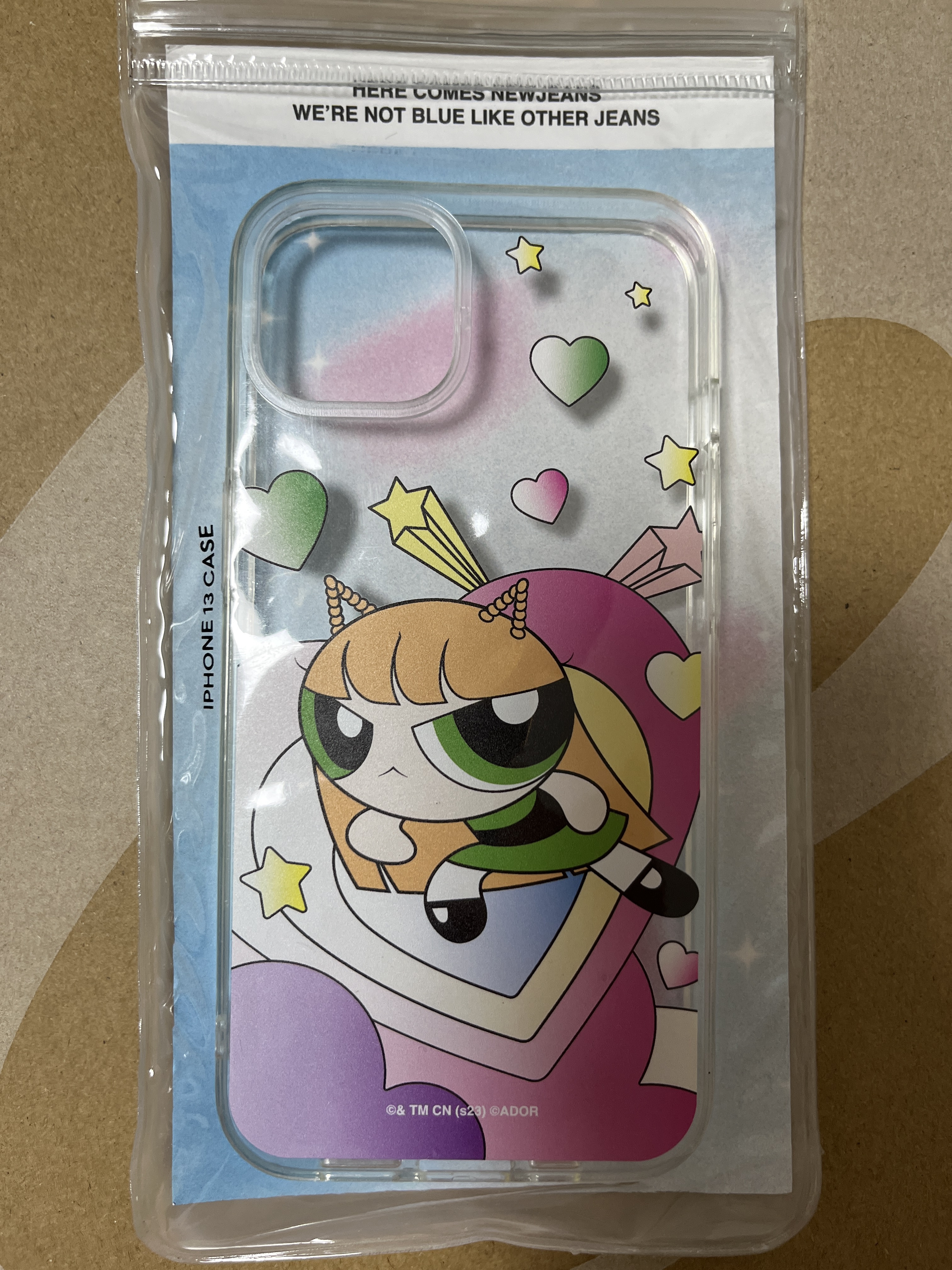NewJeans x The Powerpuff Girls iPhone 13 Case Haerin 착용 스타일