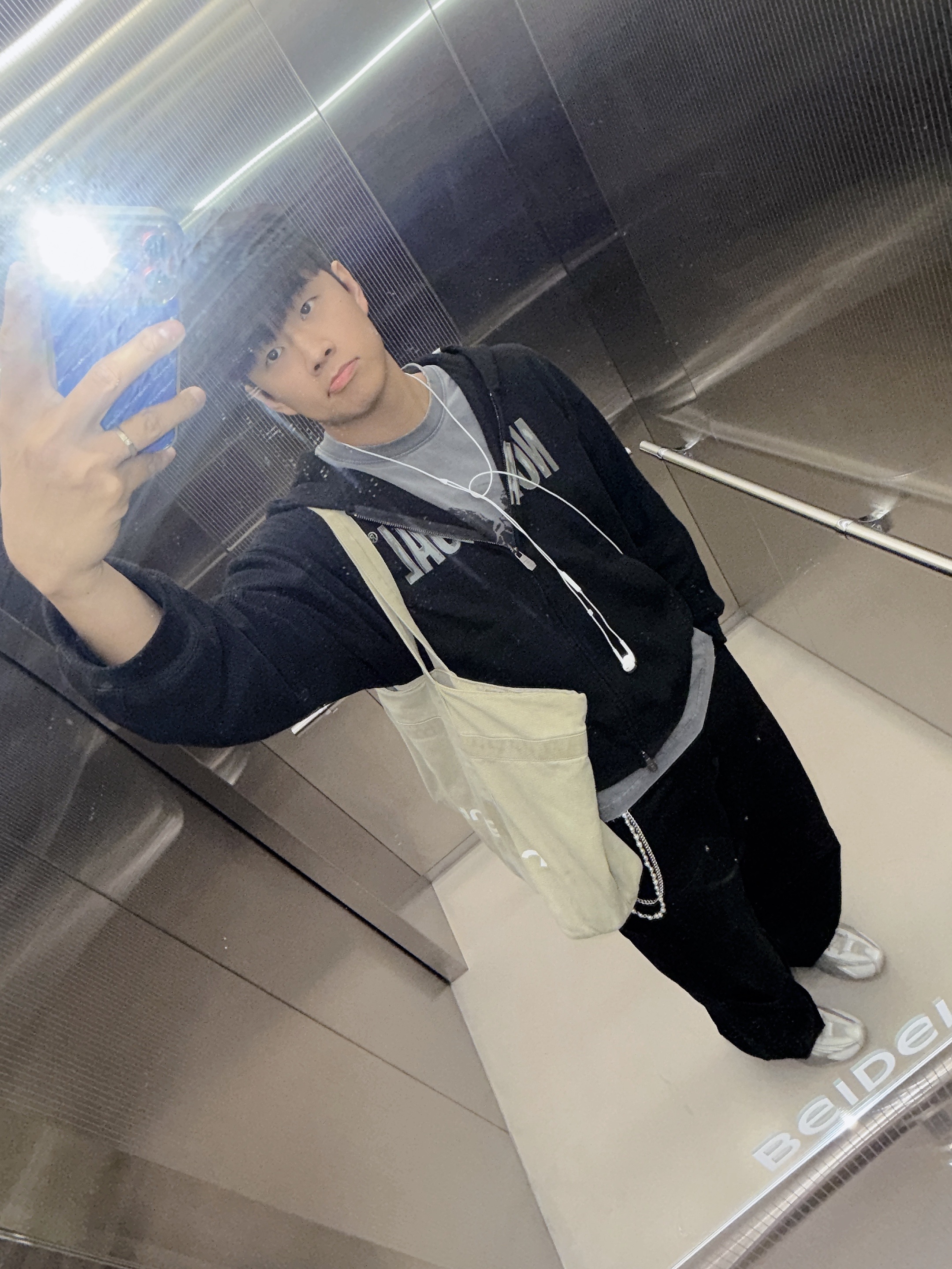 NOMANUAL NM Waffle Hooded Zip-up Black, (W) Nike Shox R4 White Metallic Silver 착용 스타일 - 2