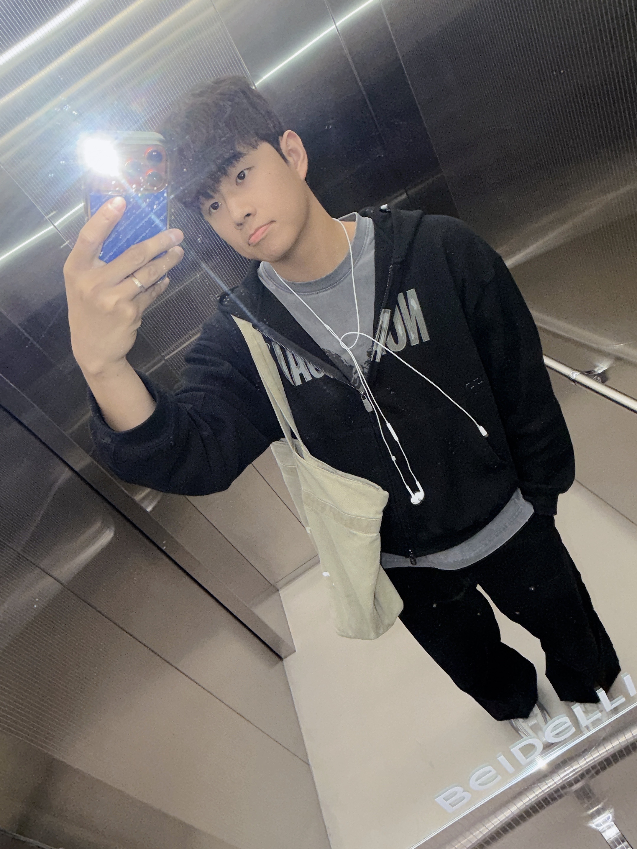 NOMANUAL NM Waffle Hooded Zip-up Black, (W) Nike Shox R4 White Metallic Silver 착용 스타일 - 1