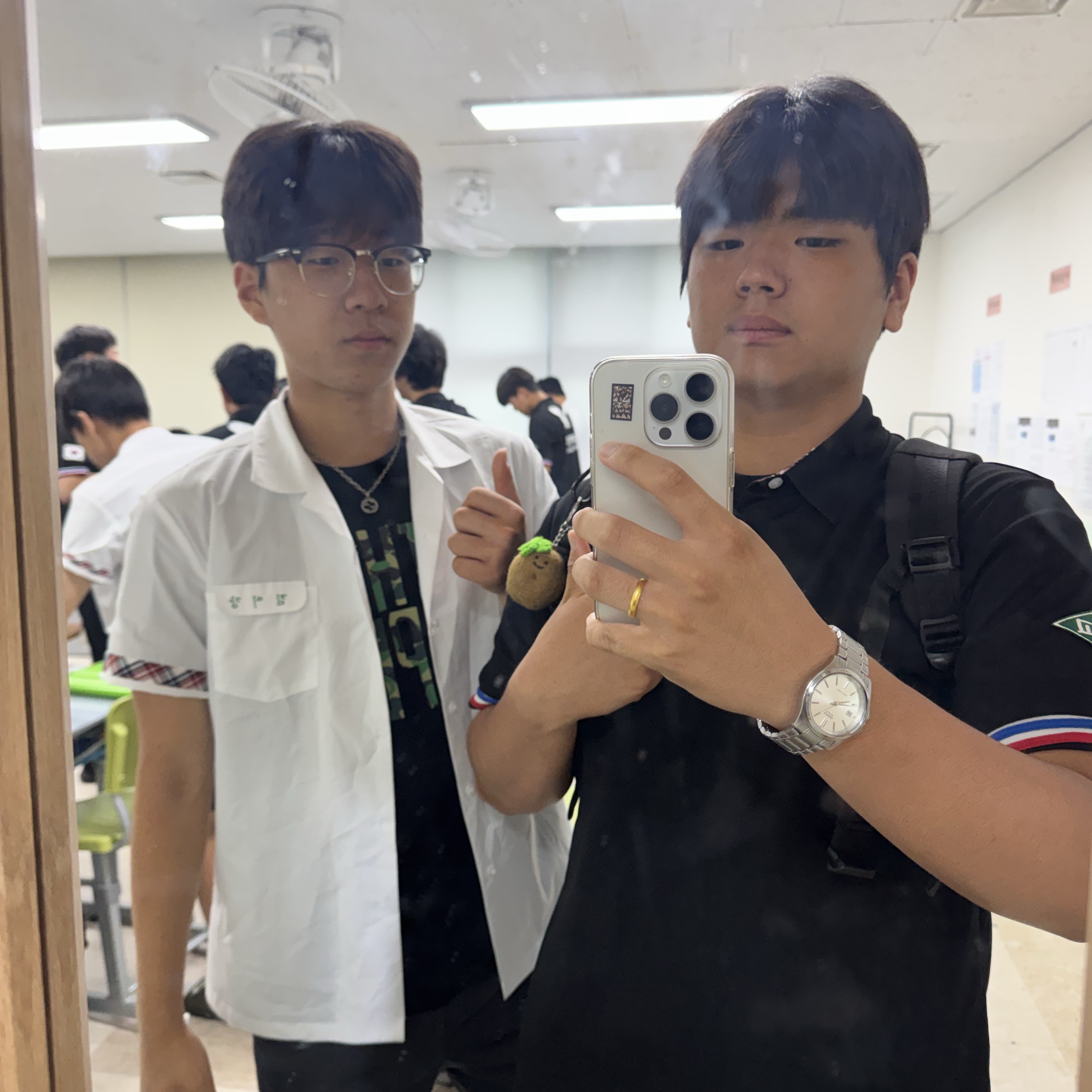 Moncler Logo Cotton Polo Shirt Black - 25FW, [10%적립] Polo Ralph Lauren Custom Fit Seersucker Shirt White - 26SS 착용 스타일