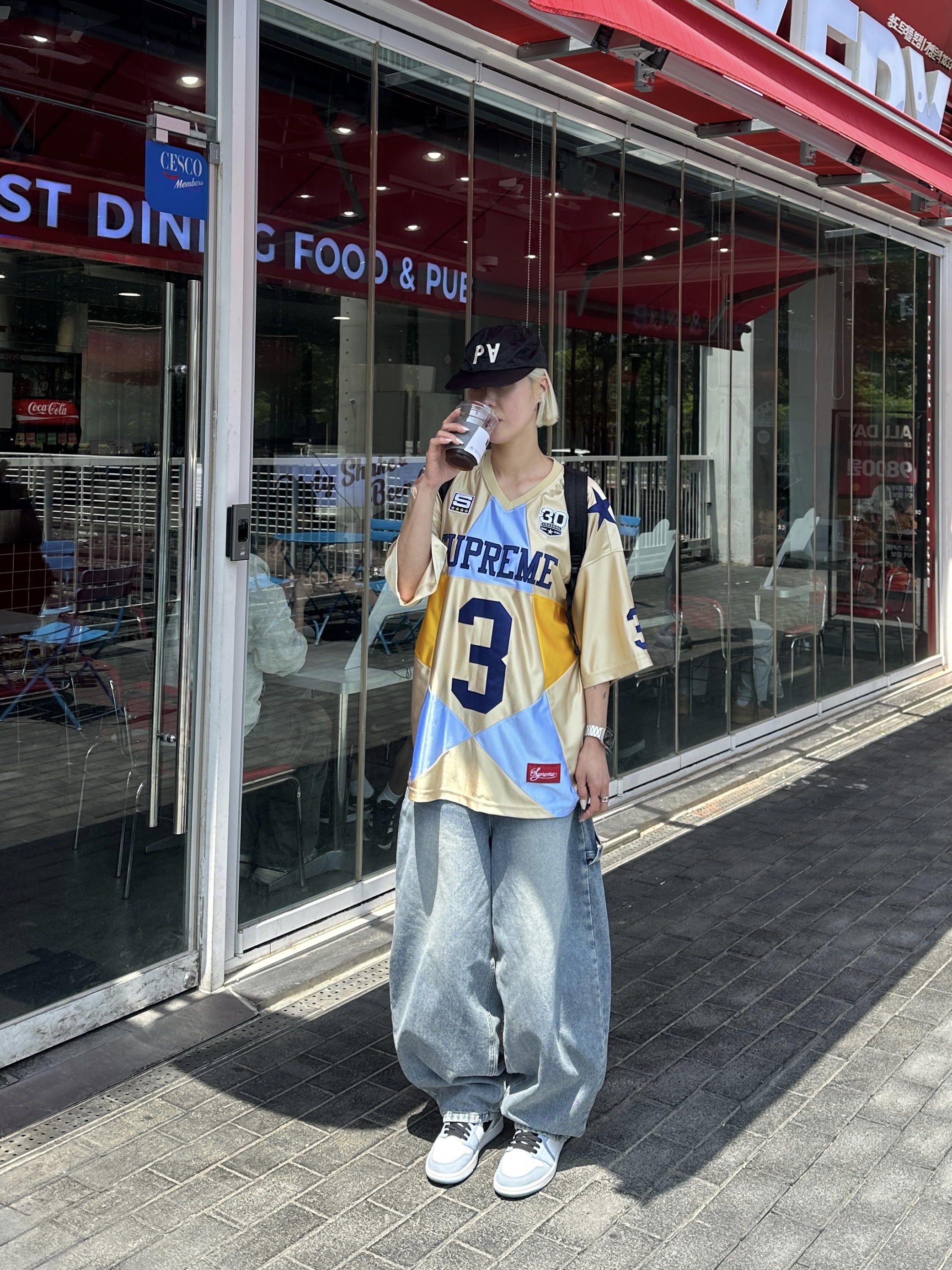 Supreme Star Football Jersey Gold - 24FW, Jordan 1 Retro High OG University Blue 착용 스타일 - 1