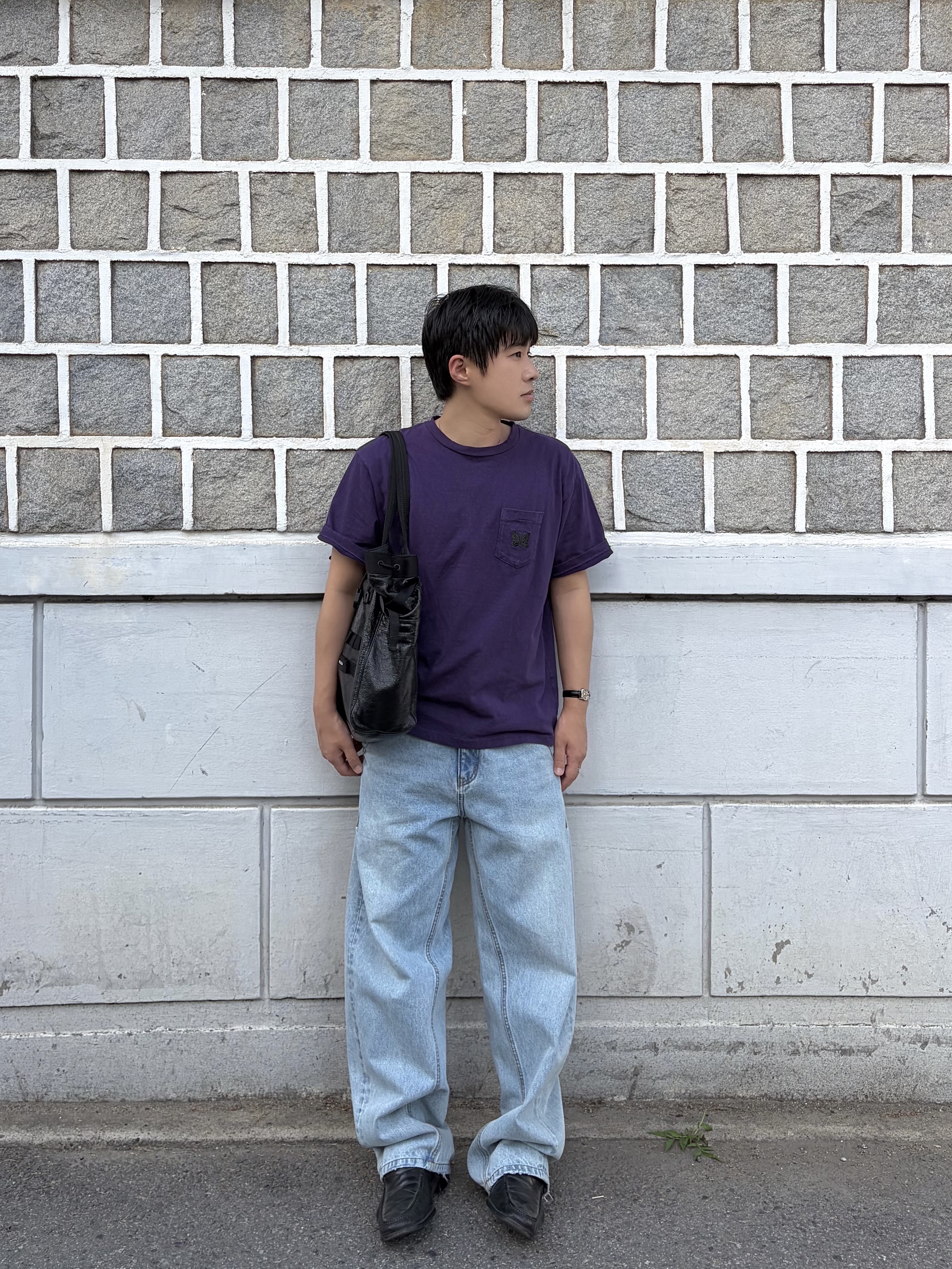 Needles S/S Papillon EMB. Pocket T-Shirt Cotton Jersey Purple, Noun Balanced Denim Pants Light Blue 착용 스타일 - 5