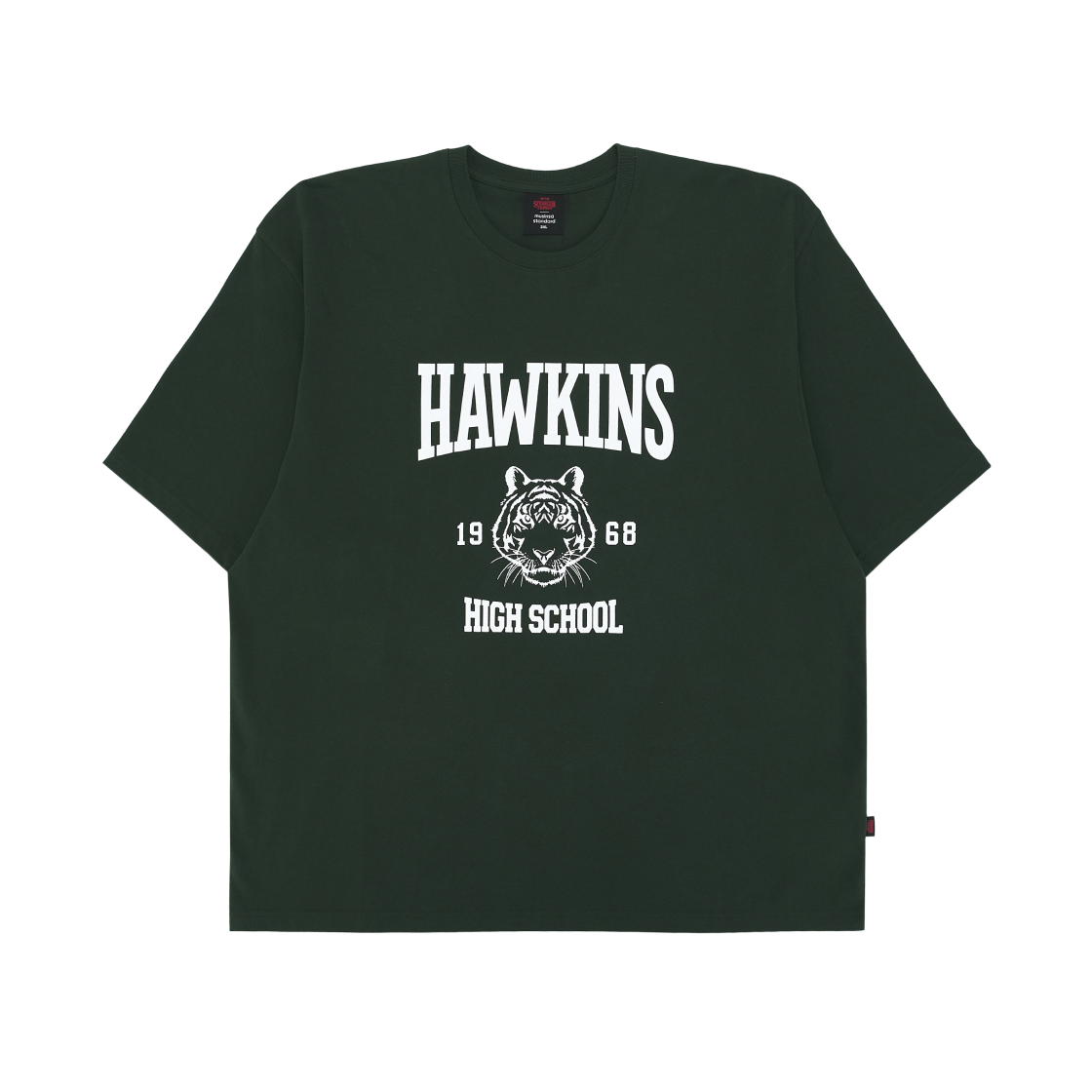 무신사 스탠다드 x 기묘한 이야기 호킨스 하이 스쿨 티셔츠 딥 그린(Musinsa Standard x Stranger Things Hawkins High School T-Shirt Deep Green)