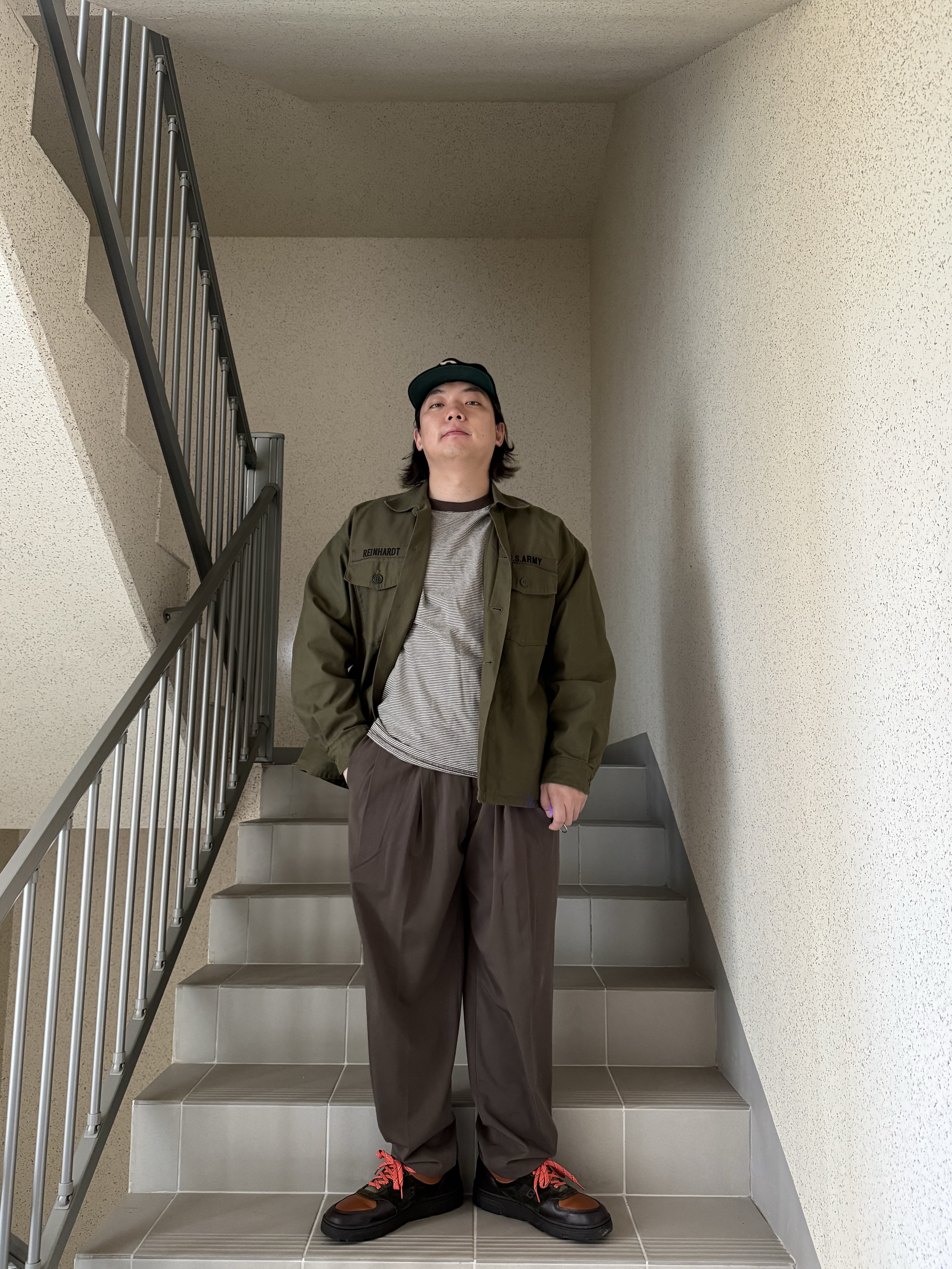 New Balance x Drake's Allerdale Made in UK Brown Olive 착용 스타일 - 5