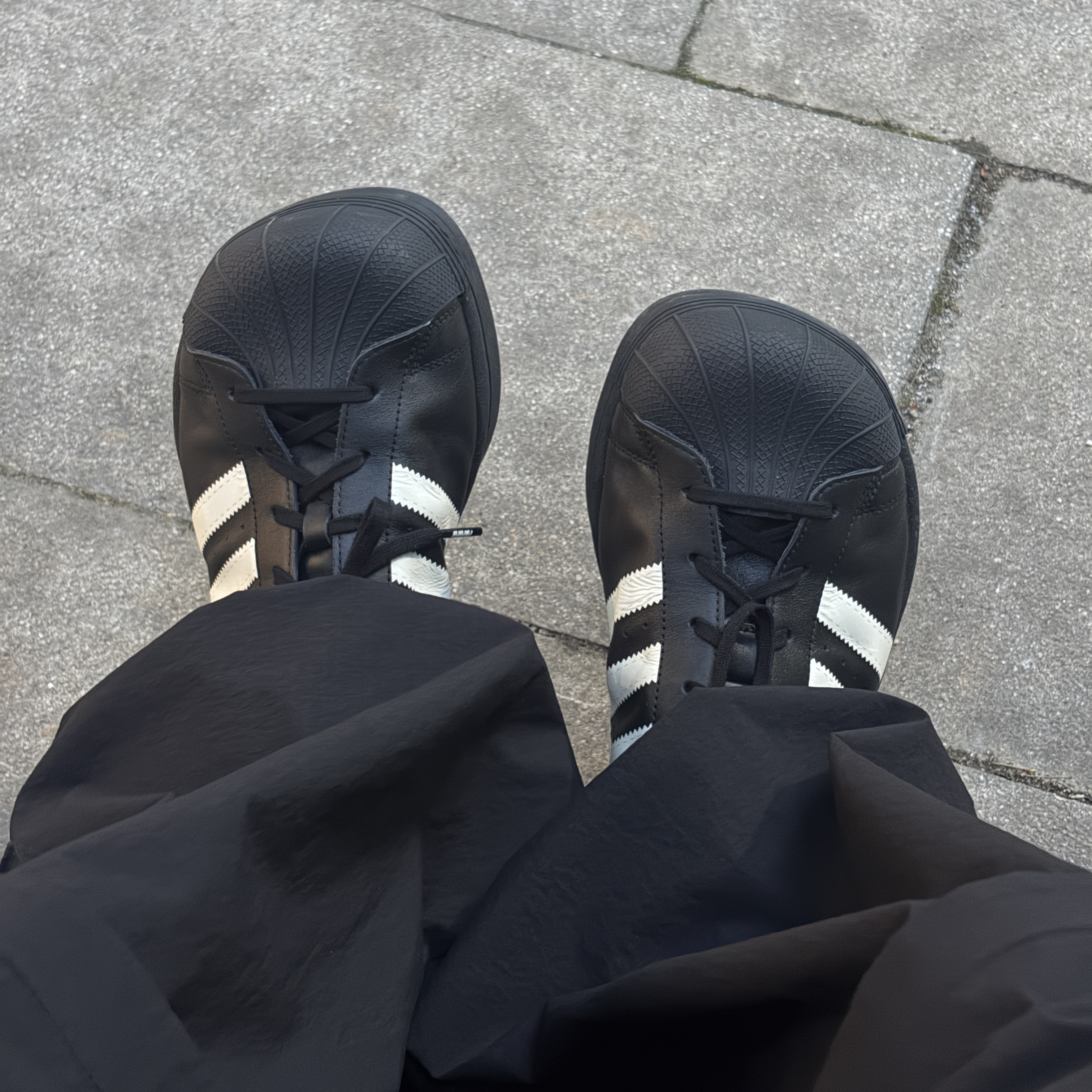 (W) Adidas x Avavav Superstar Core Black Mist Stone 착용 스타일 - 1