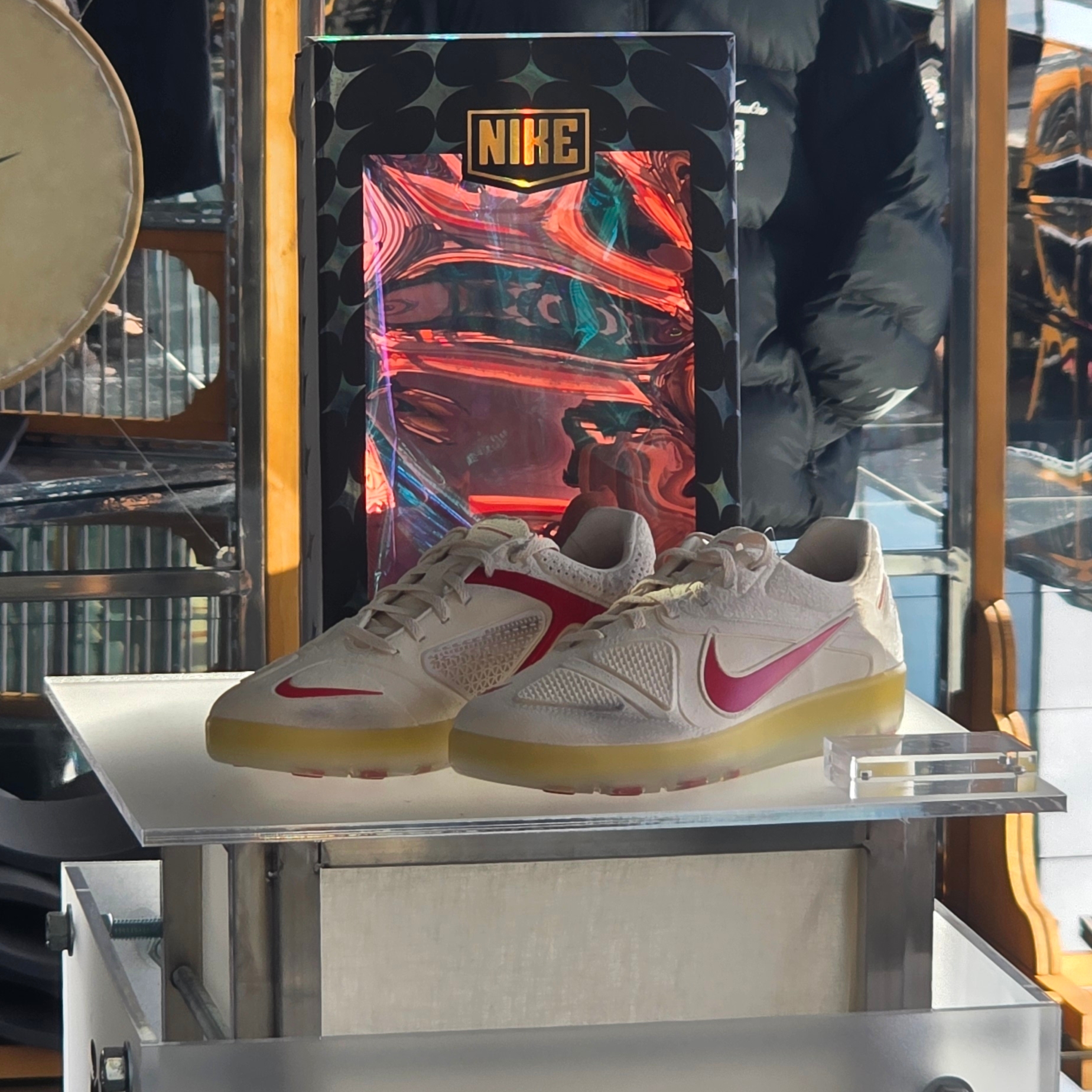 Nike x Peaceminusone Cryoshot CTR360 Natural and University Red 착용 스타일