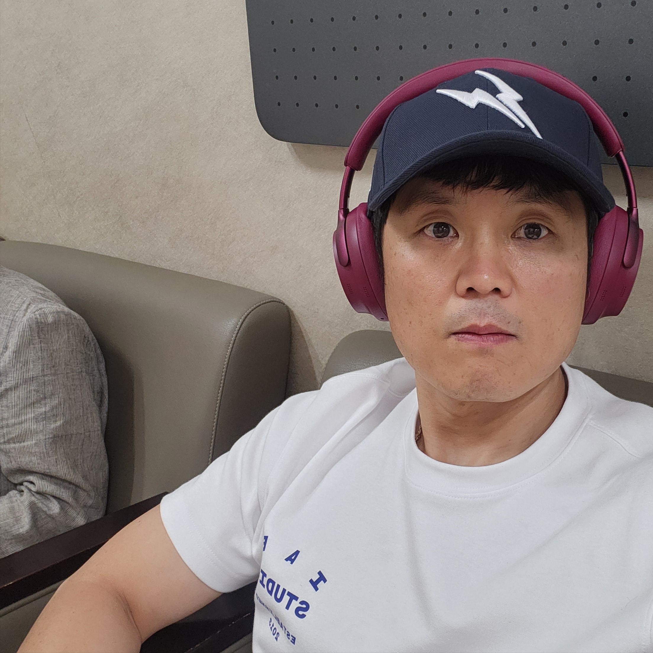 IAB Studio 26 IAB T-Shirt White Navy, Nike x Stranger Things Tailwind 79 Independence Day Pack 착용 스타일 - 10