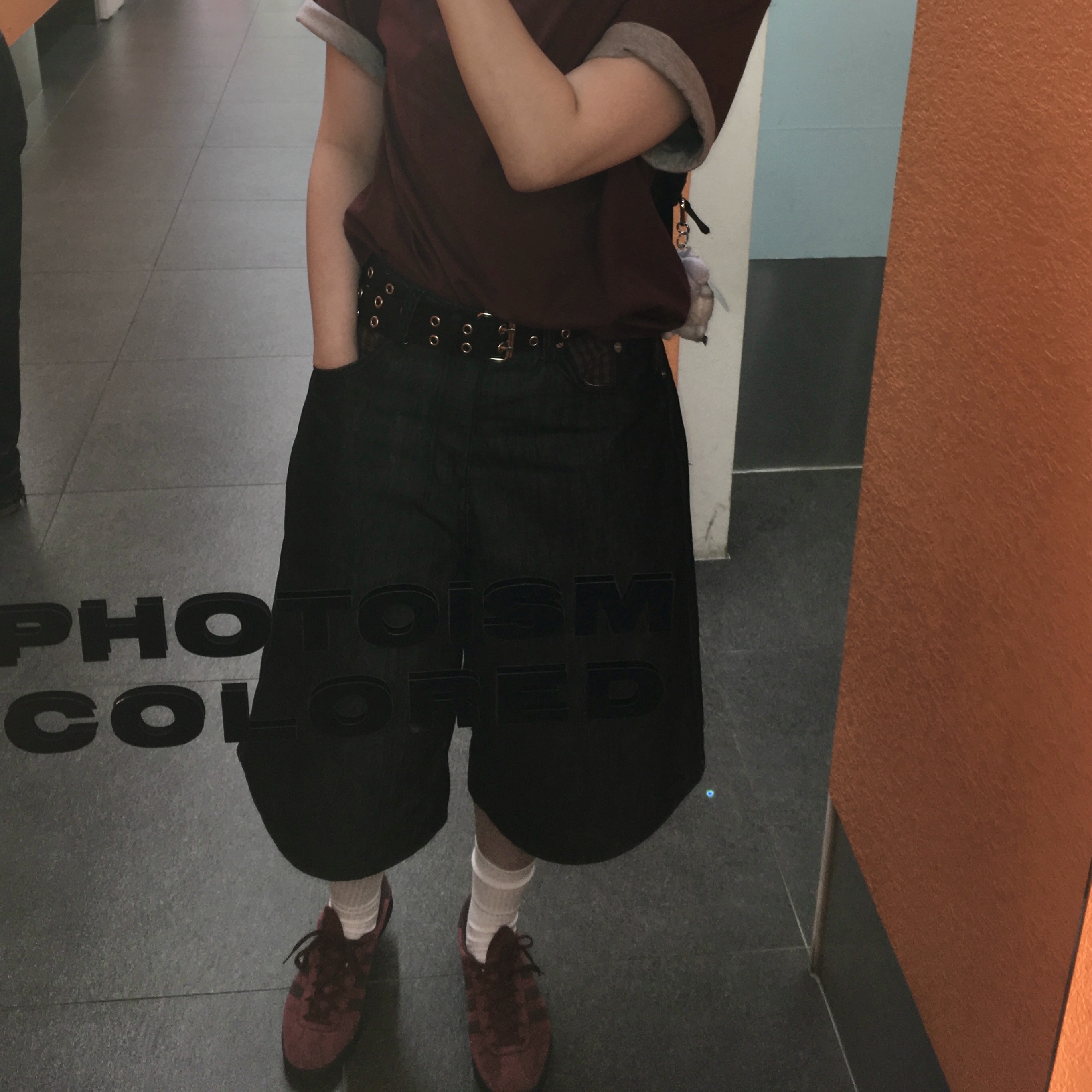 Adidas Tobacco Gruen Collegiate Burgundy 착용 스타일 - 2