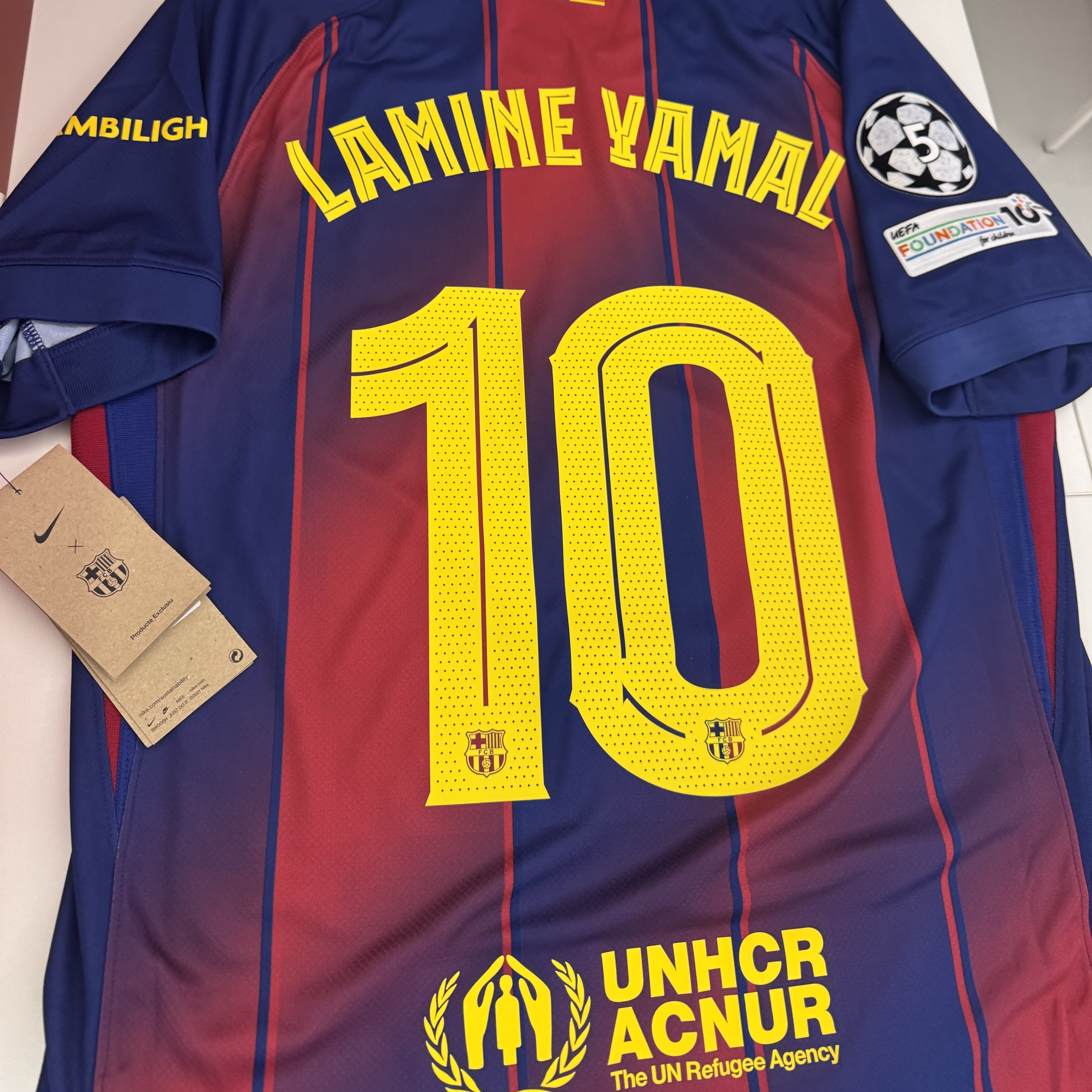 Nike FC Barcelona 2025/26 Stadium Home Dri-Fit Football Replica Jersey Deep Royal Blue Noble Red (Non Marking Ver.) 착용 스타일