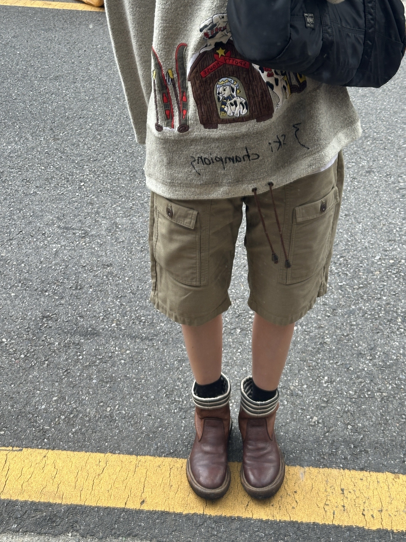 (W) Ray Beams Cargo Shorts Olive, Kapital Suede Leather Zip Up Frisco Boots Beige 착용 스타일 - 1