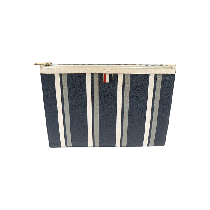ITATWQ87TKHC Thom Browne MAC021L Navy Pebble Grain Leather Stripe Medium Document Holder Clutch
