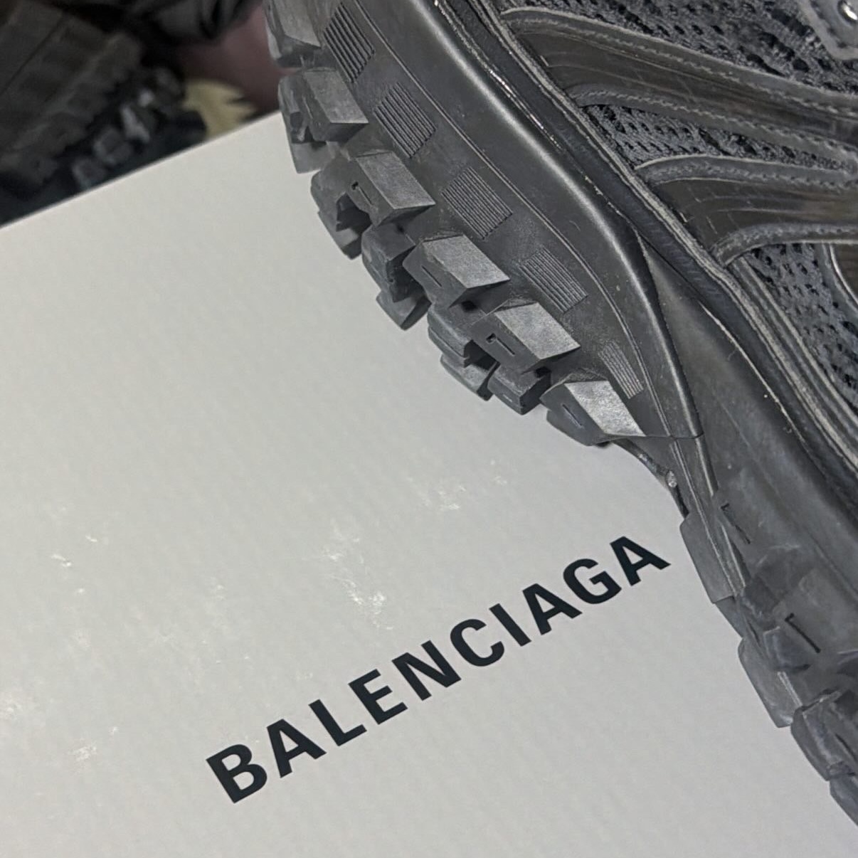 Balenciaga Defender Sneakers Black 착용 스타일