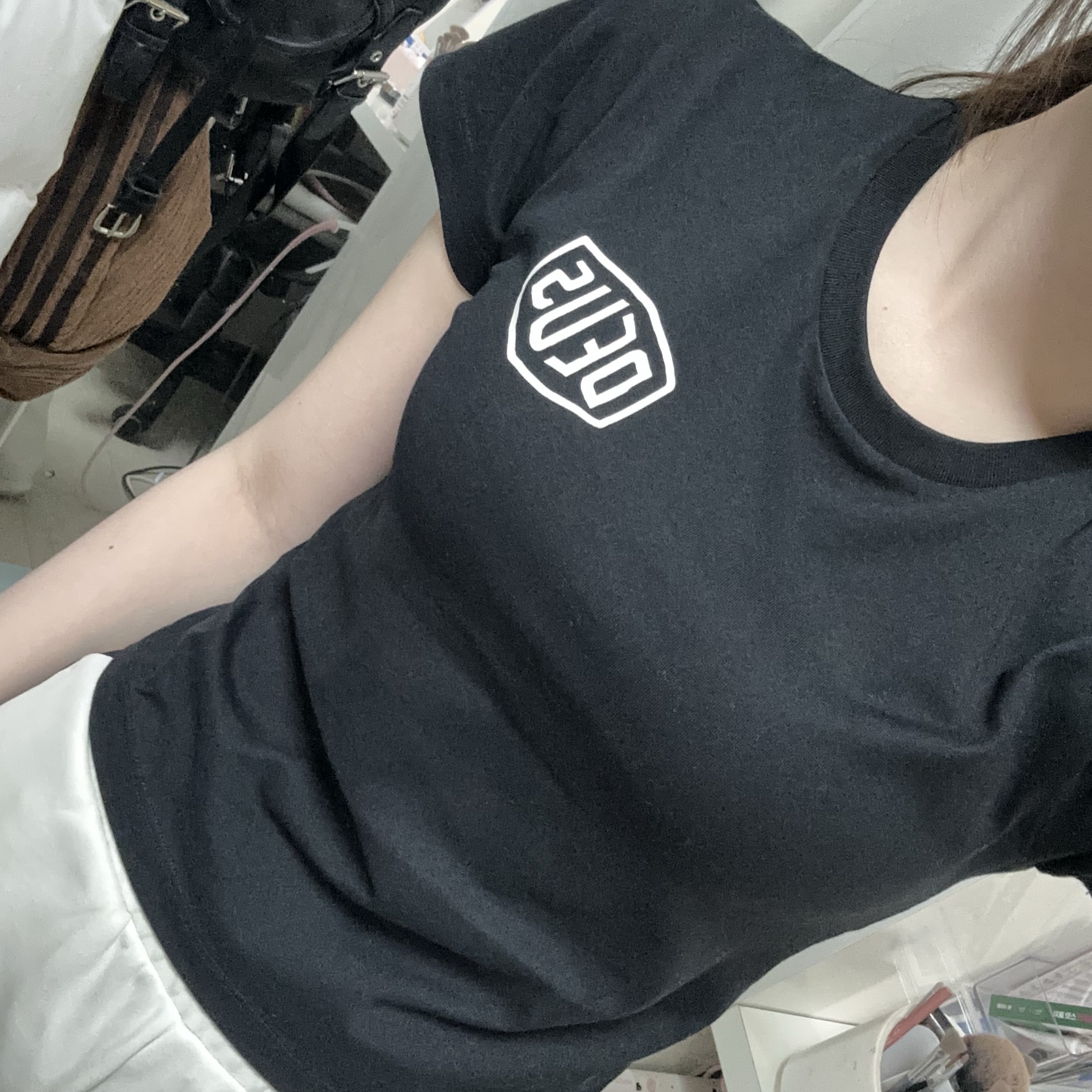 (W) Deus Ex Machina Seoul College Address T-Shirt Black 착용 스타일 - 3