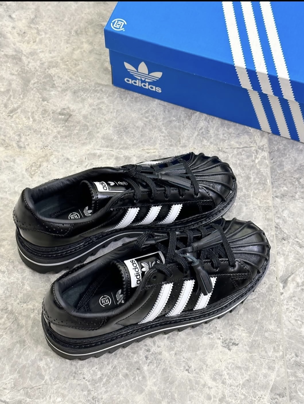 Adidas x Clot Superstar Core Black Cloud White 착용 스타일 - 4