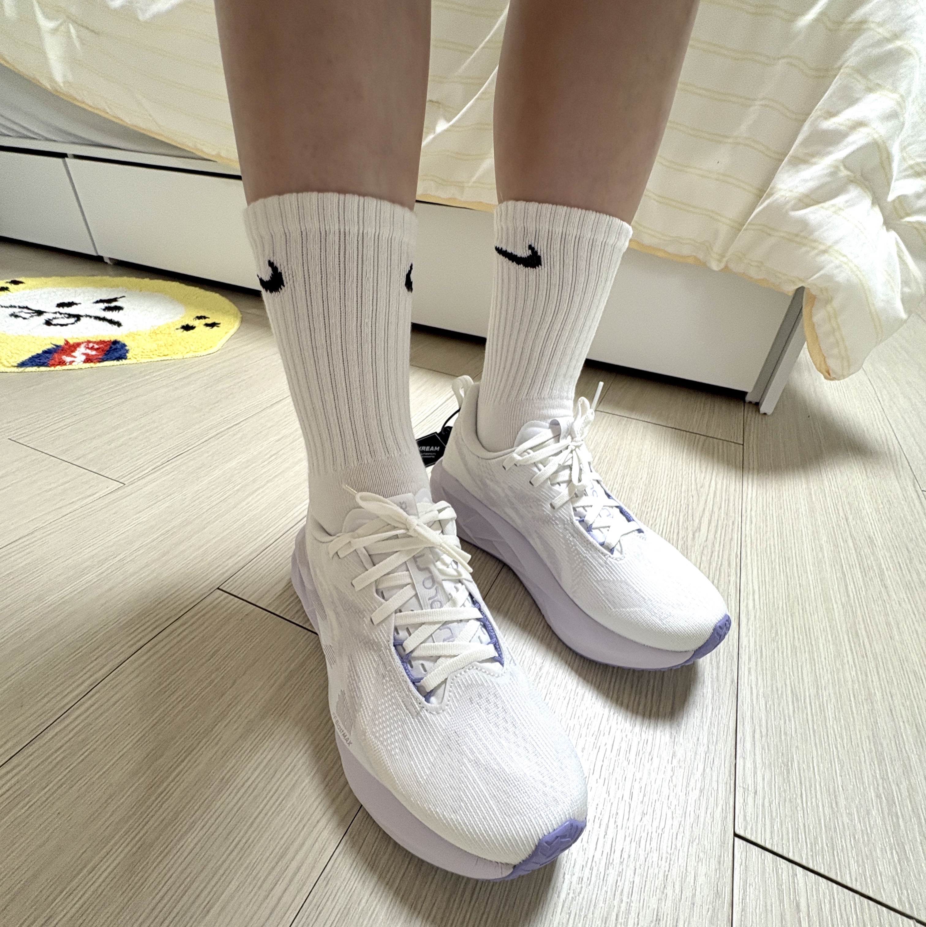 (W) Asics Novablast 5 White Lilac Hint 착용 스타일