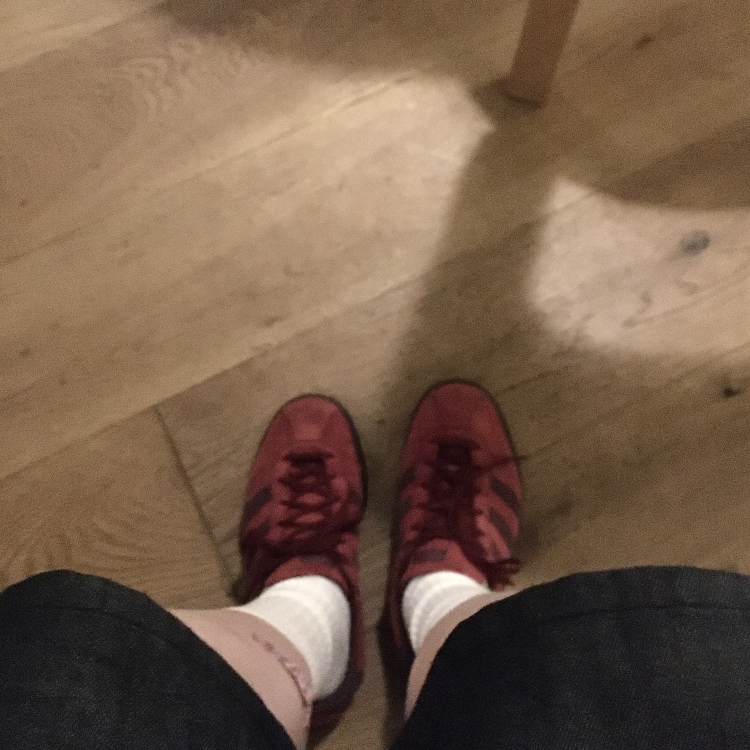 Adidas Tobacco Gruen Collegiate Burgundy 착용 스타일 - 1