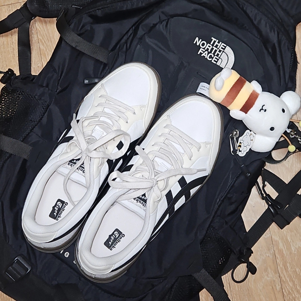 Onitsuka Tiger Advanti Cream White Black, The North Face Big Shot Black 착용 스타일