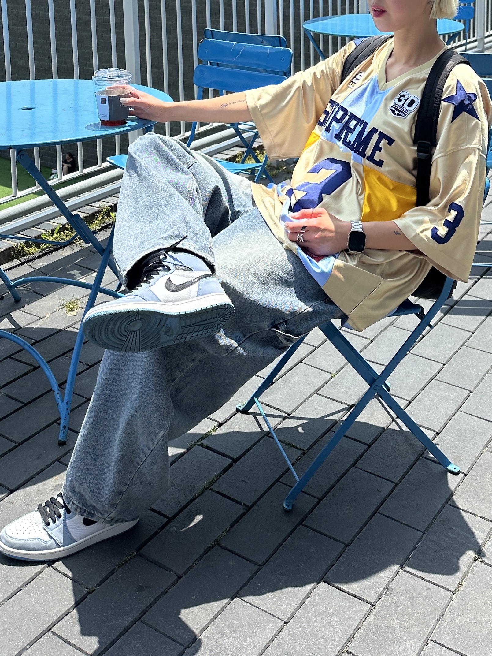 Supreme Star Football Jersey Gold - 24FW, Jordan 1 Retro High OG University Blue 착용 스타일 - 2