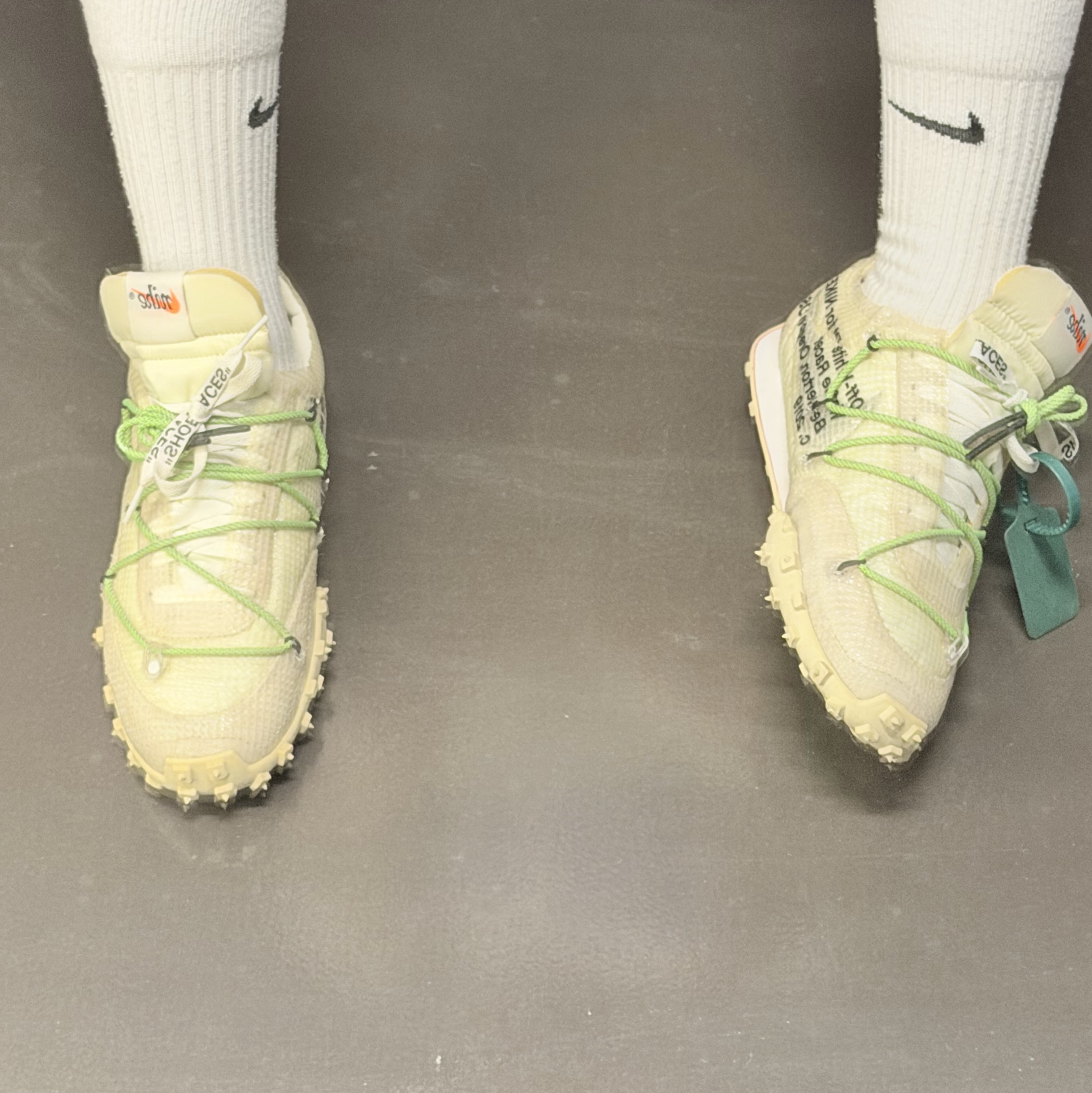 (W) Nike x Off-White Waffle Racer White 착용 스타일 - 2