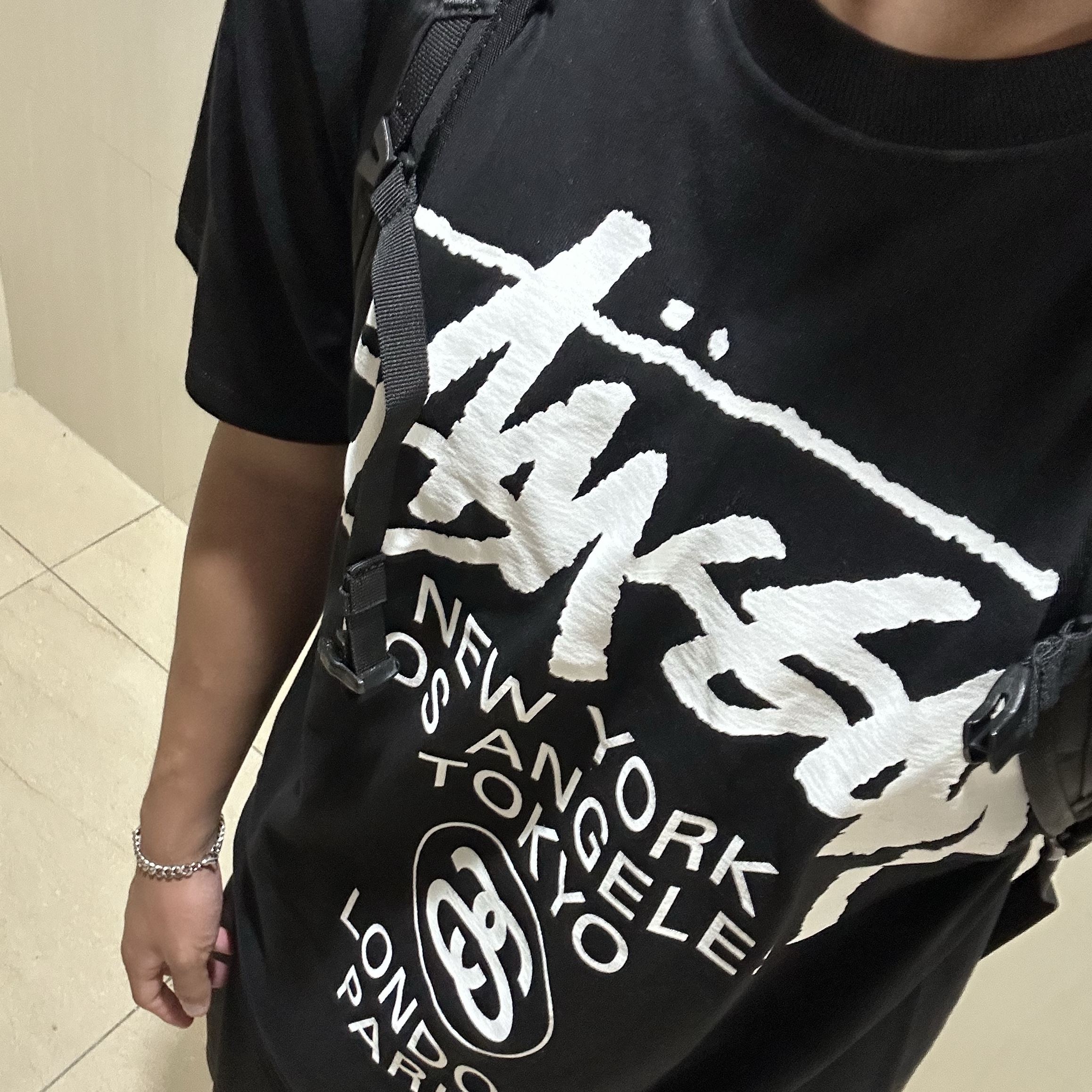 Salomon Trailblazer 10 Black, Stussy World Tour T-Shirt Black 착용 스타일