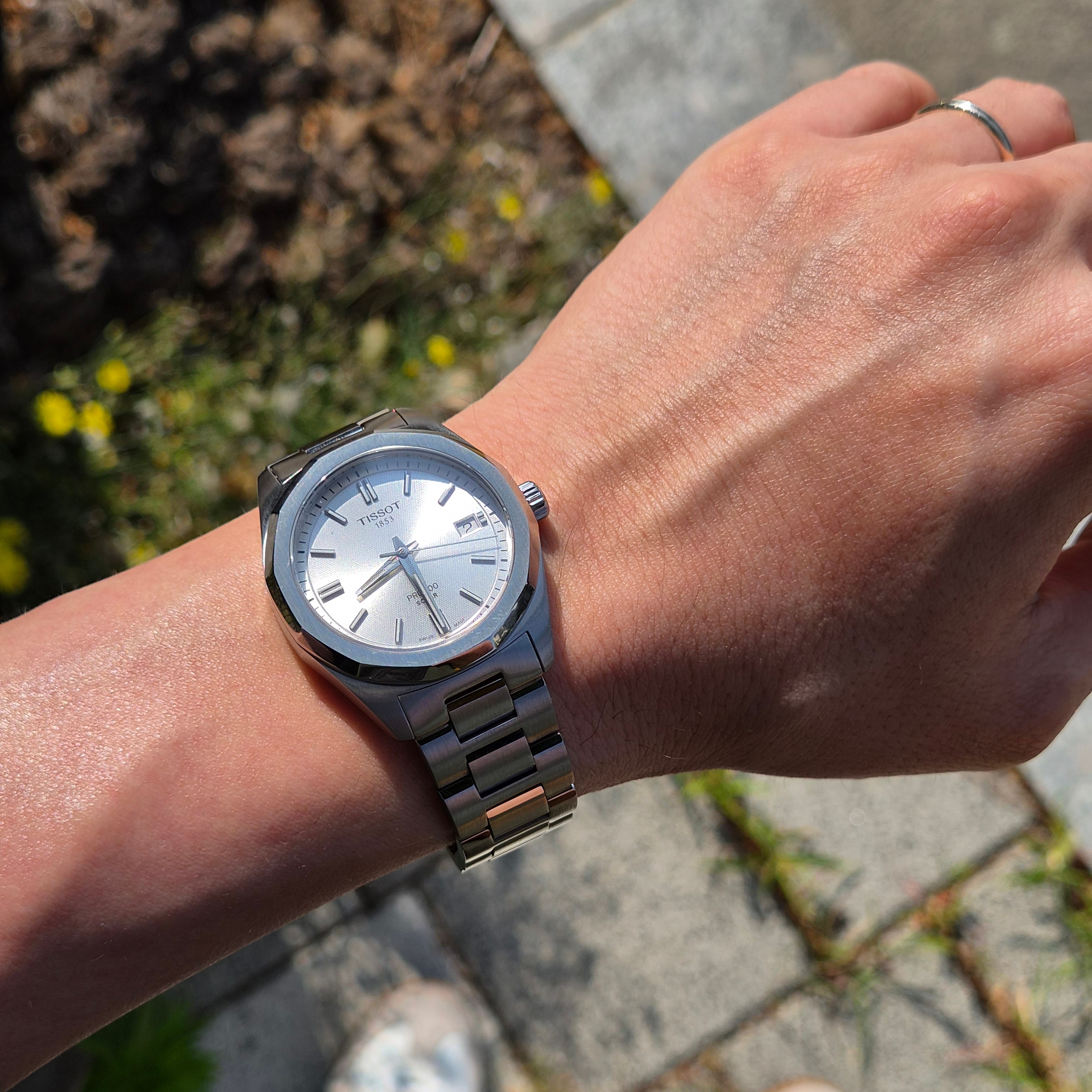 Tissot PRC 100 Solar Quartz 34mm Stainless Steel Grey Silver 착용 스타일 - 2