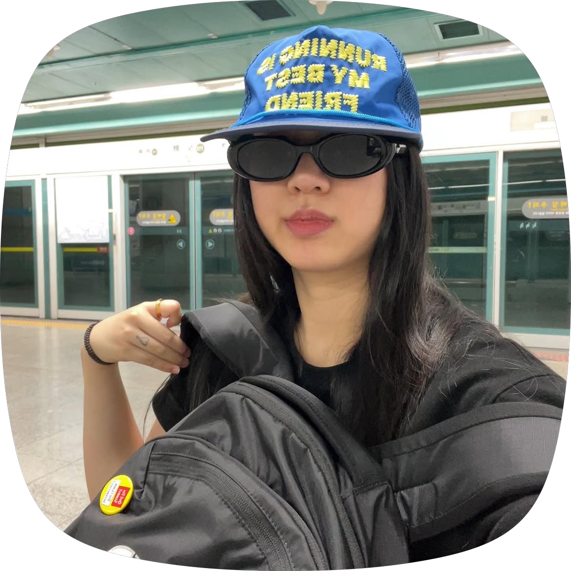 Alex Zono Running Is My Best Friend Trucker Blue 착용 스타일 - 1