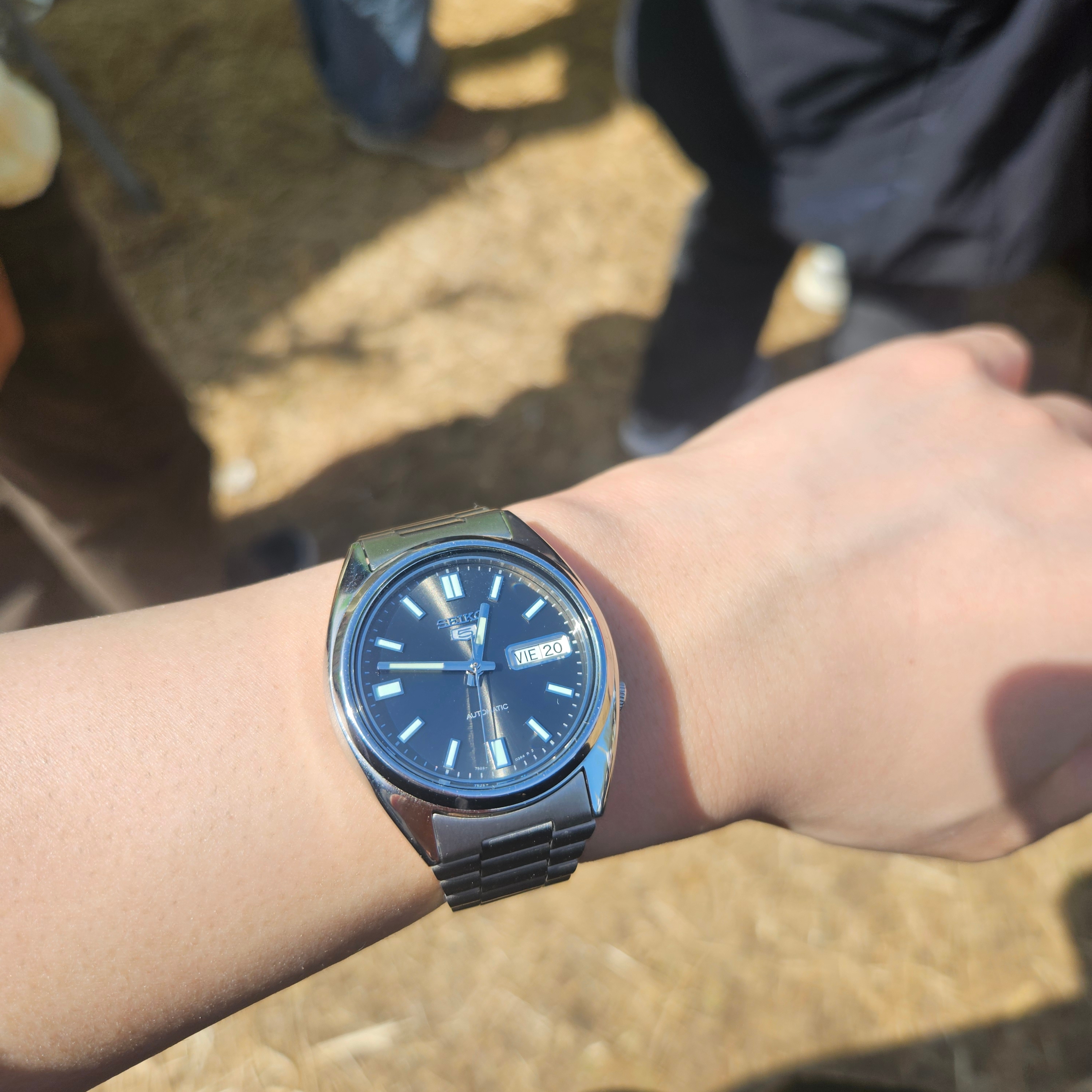 Seiko SNXS79K1 37mm Black 착용 스타일