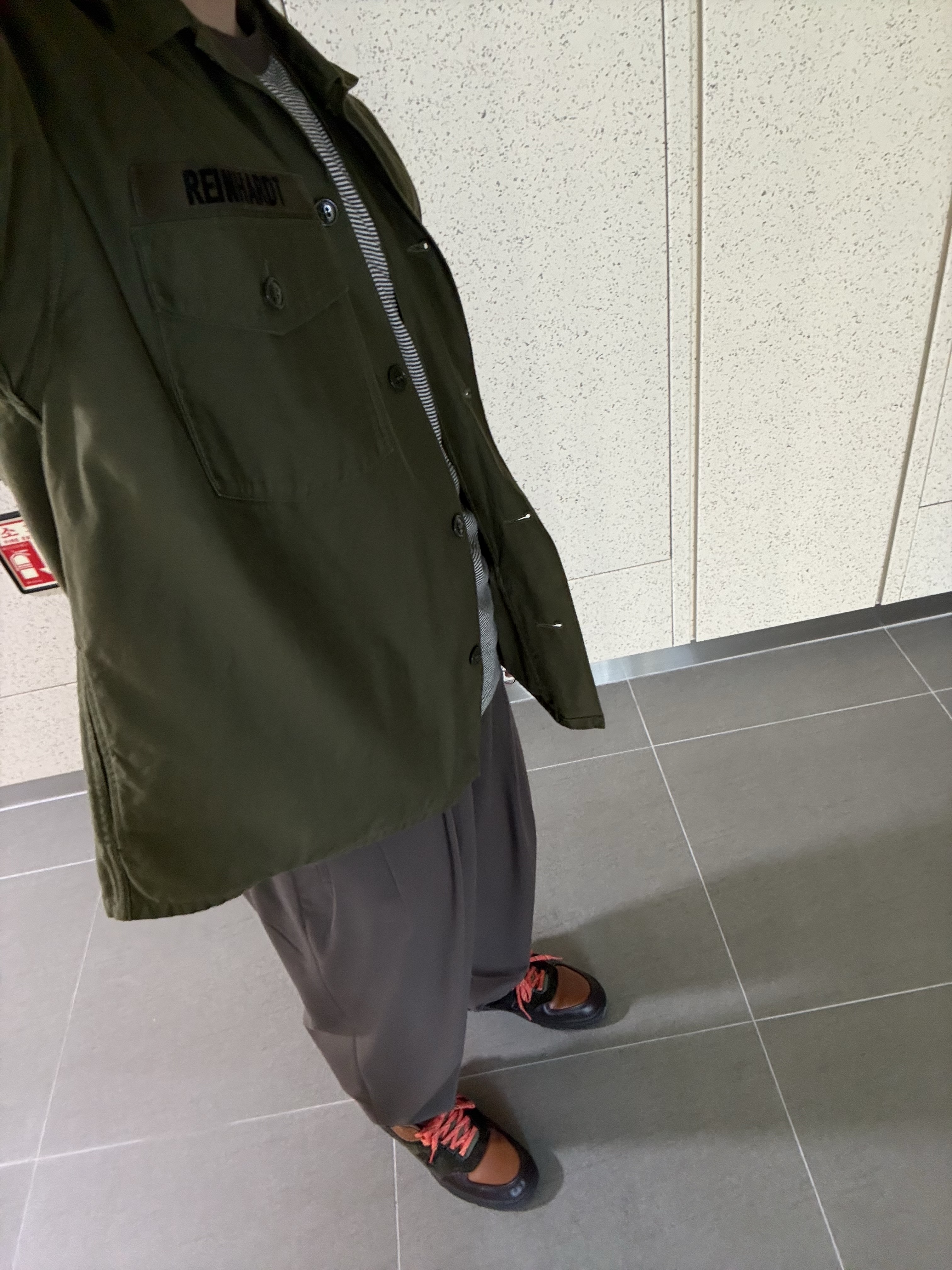 New Balance x Drake's Allerdale Made in UK Brown Olive 착용 스타일 - 2