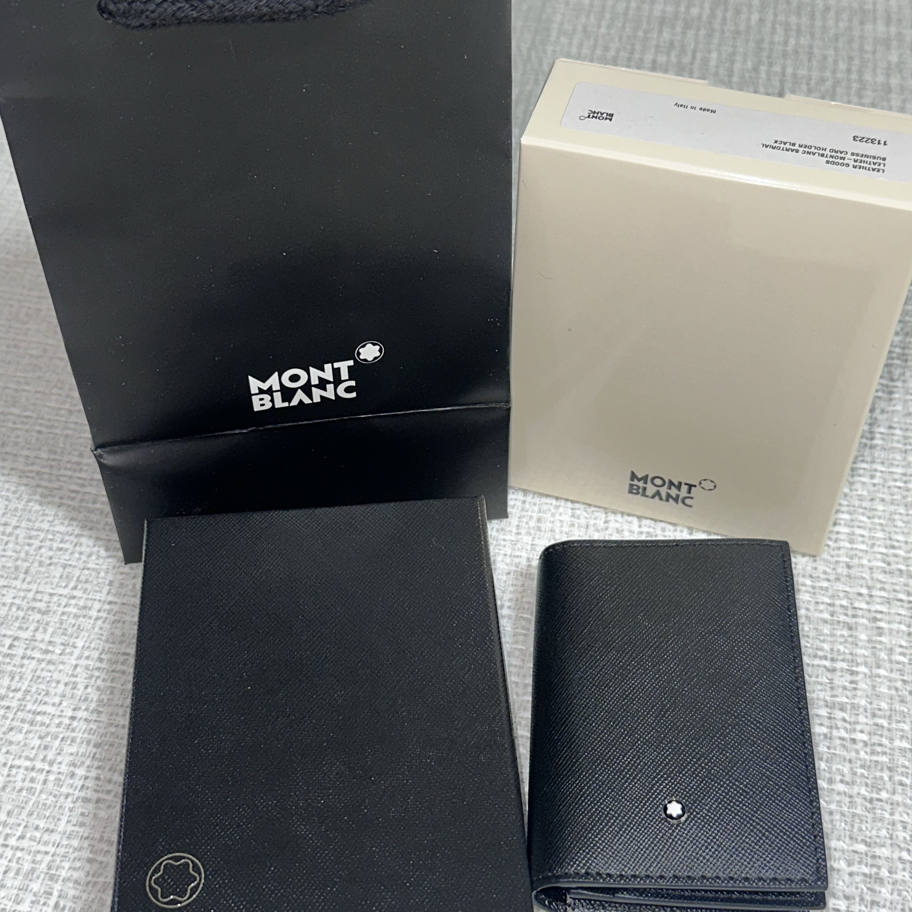 Montblanc Sartorial Business Card Holder Black 착용 스타일 - 1
