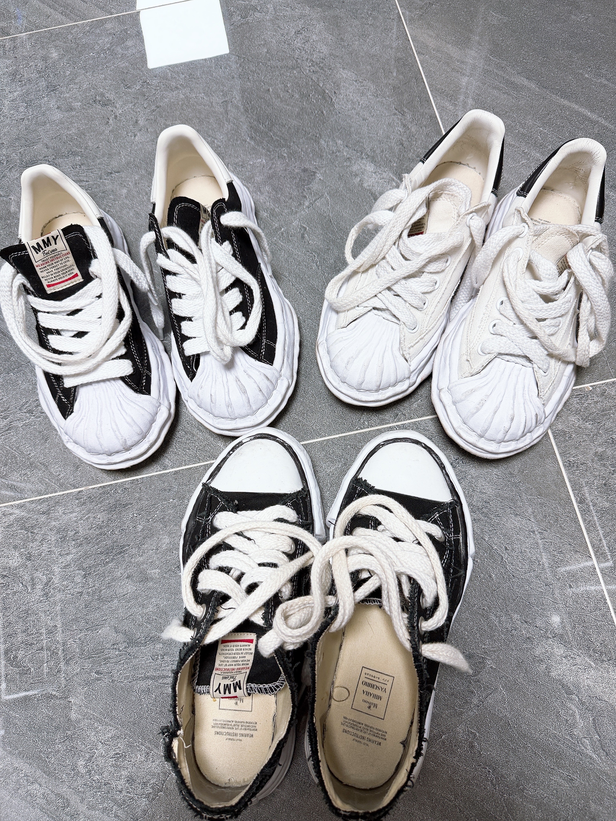 Maison Mihara Yasuhiro Blakey OG Sole Canvas Low-top Sneakers Black White, Maison Mihara Yasuhiro Blakey OG Sole Canvas Low-top Sneakers White 착용 스타일