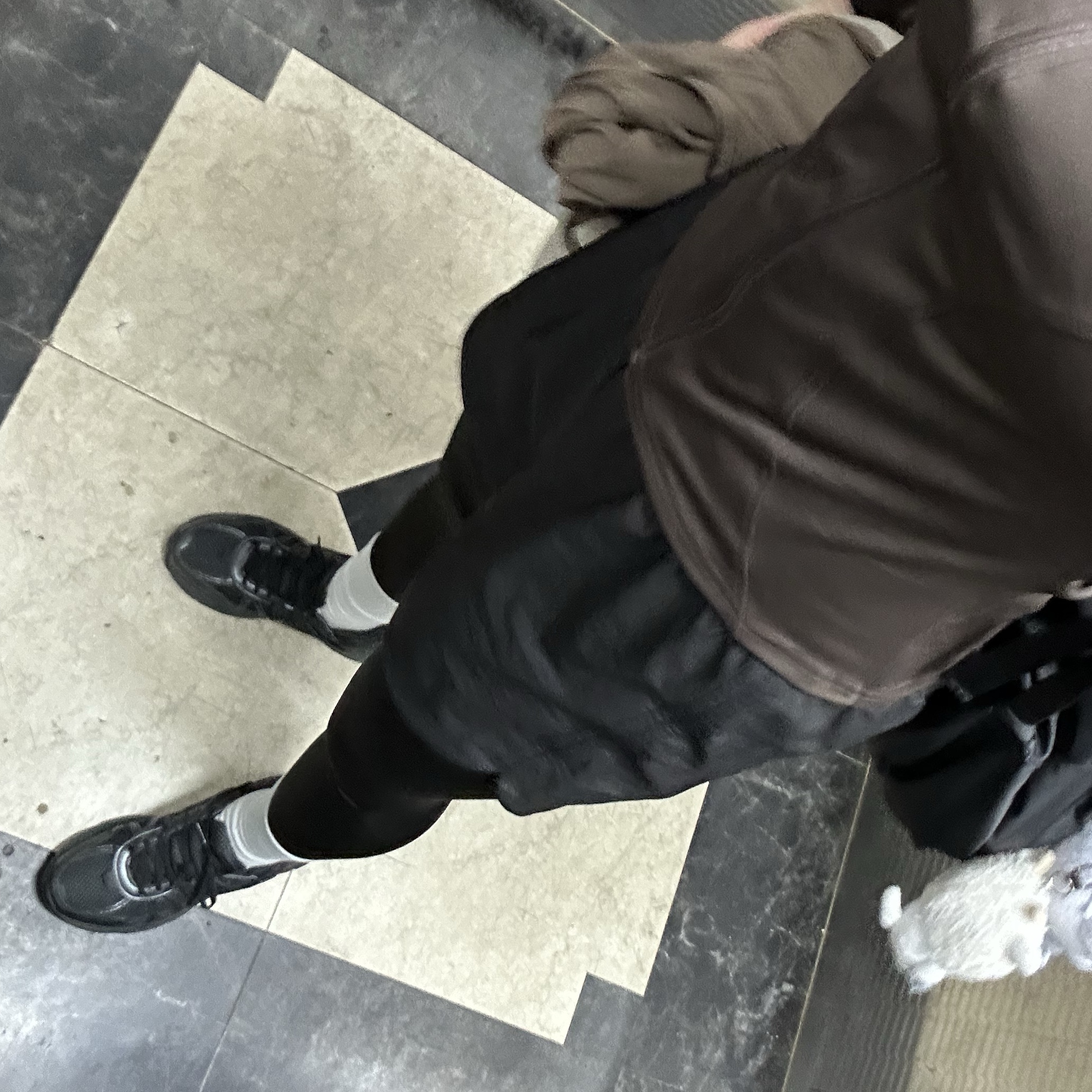 Nike V2K Run Black Anthracite 착용 스타일 - 1