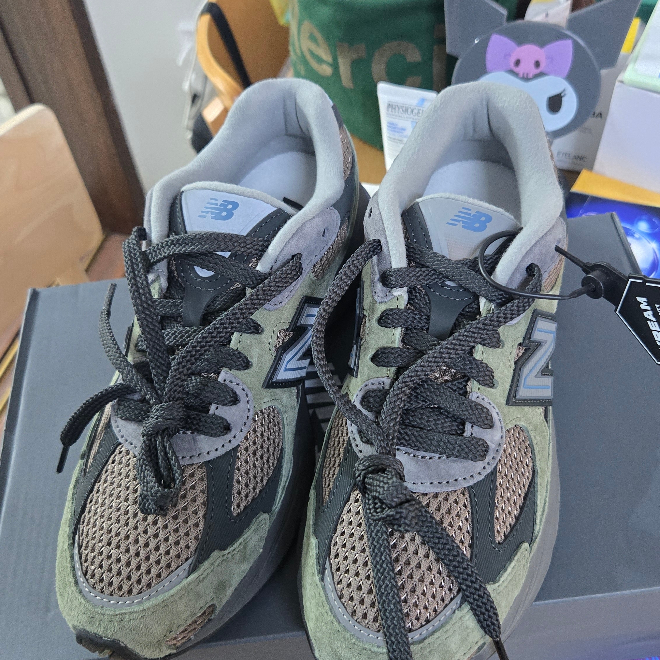 New Balance 2010 Dark Olivine Mushroom 착용 스타일