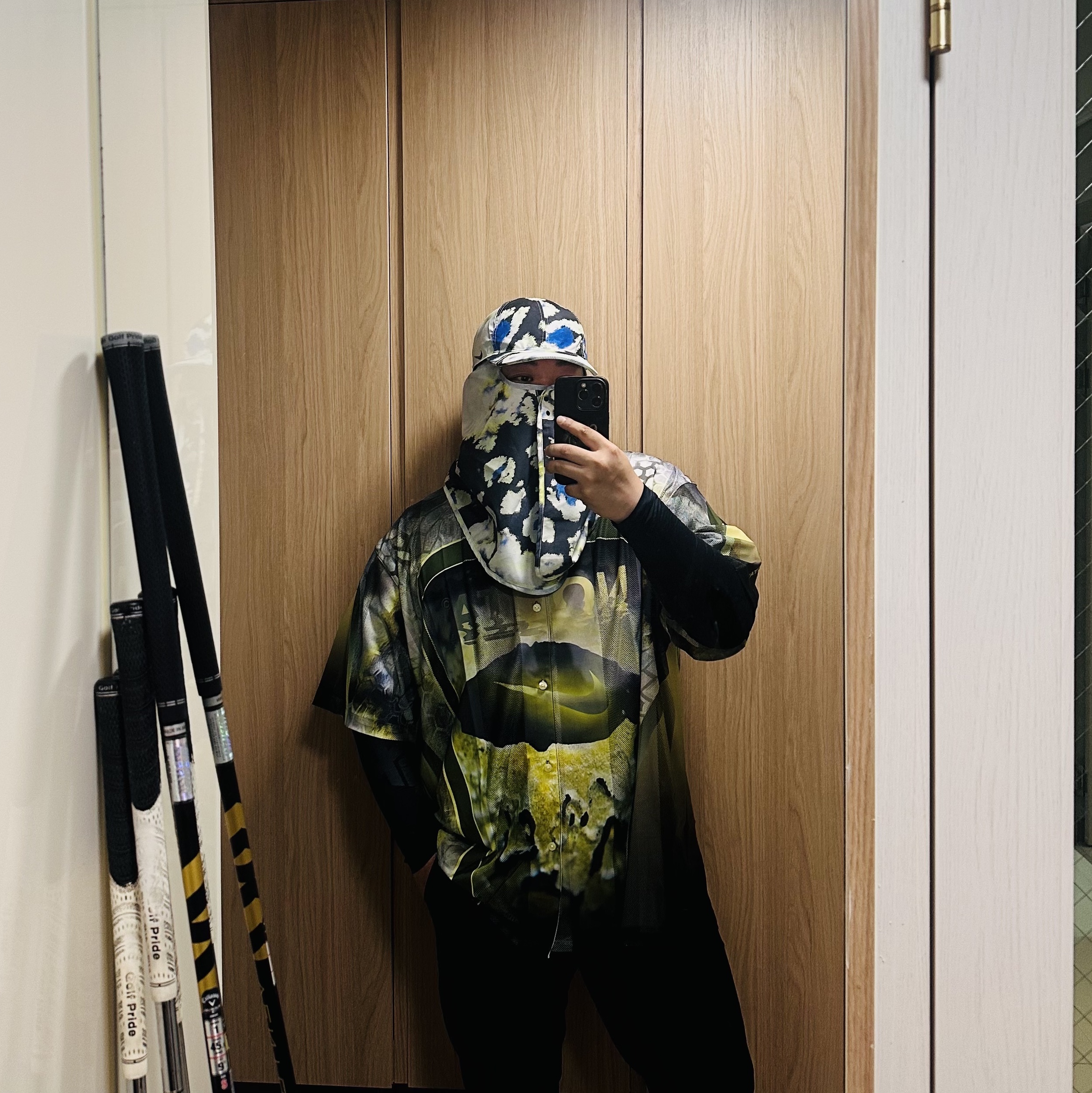 Nike x Drake Nocta Opal SSC Deep Cover Hat Off White, Nike x Drake Nocta Opal Tito Neeks Button Down Short Sleeve Top Pilgrim (FV1939-378) 착용 스타일