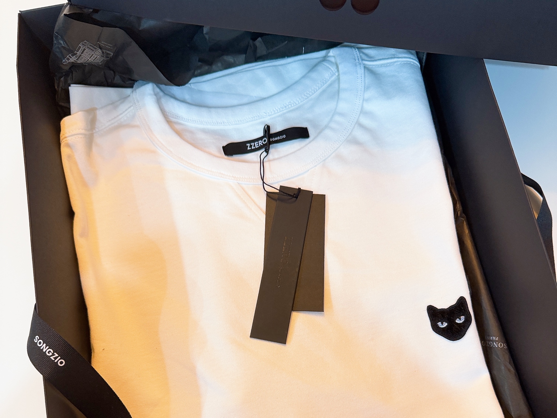 SONGZIO ZZERO Panther T Shirt White, SONGZIO ZZERO Panther T Shirt Black 착용 스타일 - 2