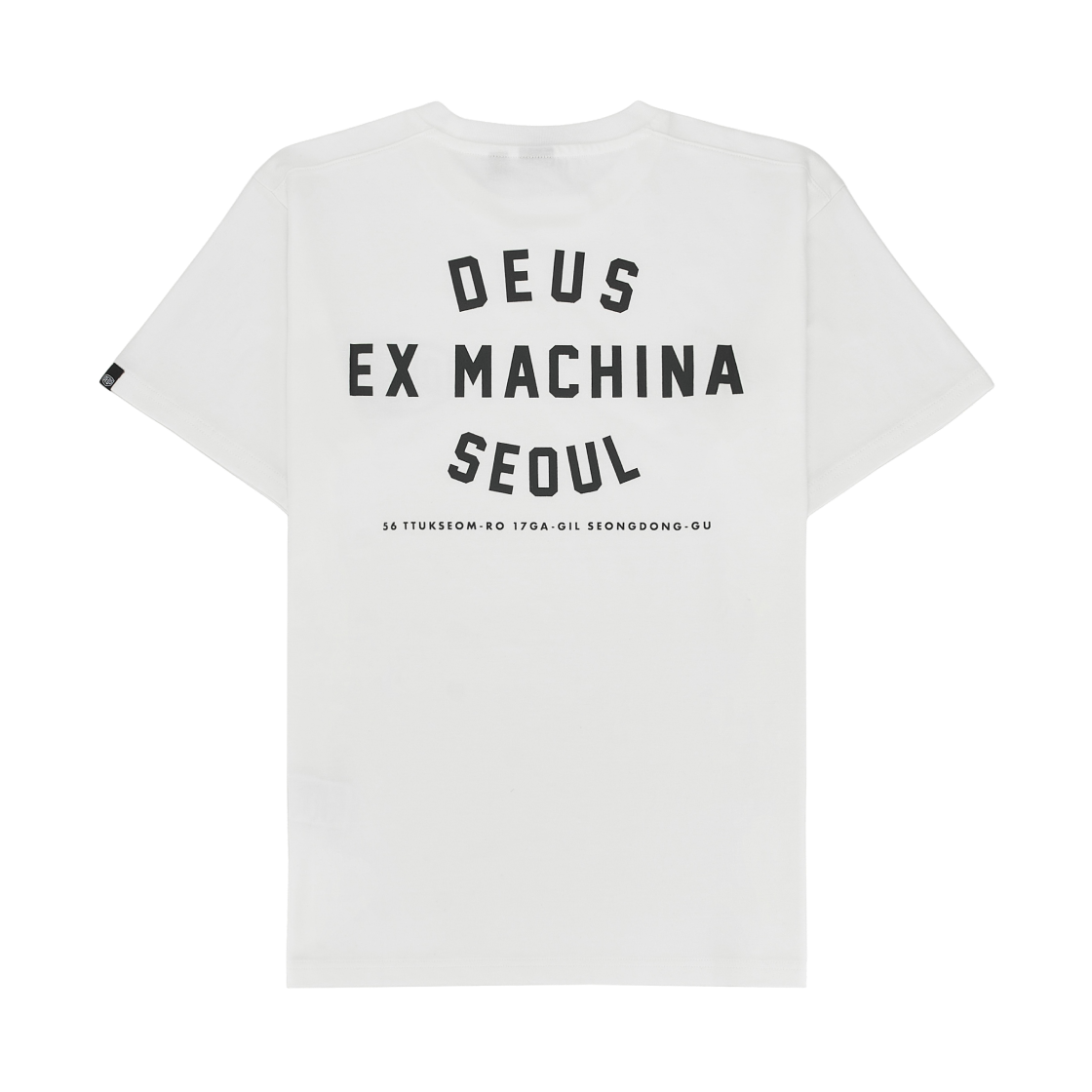 데우스 엑스 마키나 데우스 서울 컬리지 어드레스 티셔츠 화이트(Deus Ex Machina Deus Seoul College Address T-Shirt White)
