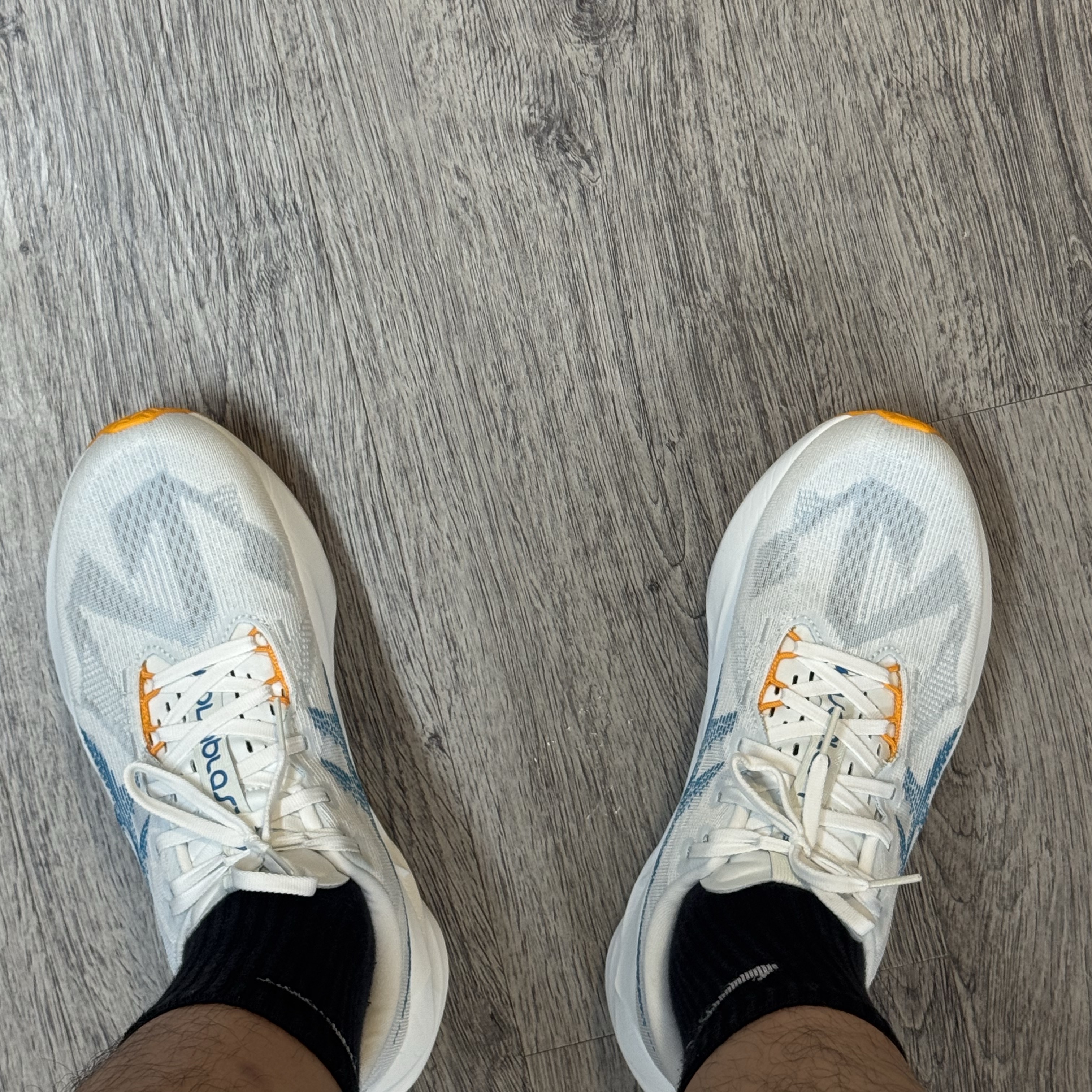 Asics Novablast 5 Arctic Blue Aegean Blue 착용 스타일 - 3