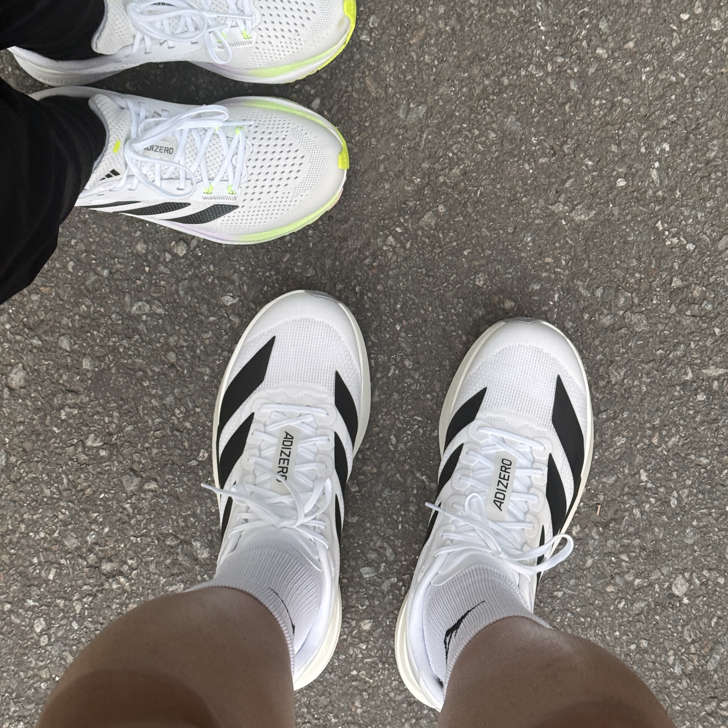 Adidas Adizero EVO SL Cloud White Core Black 착용 스타일