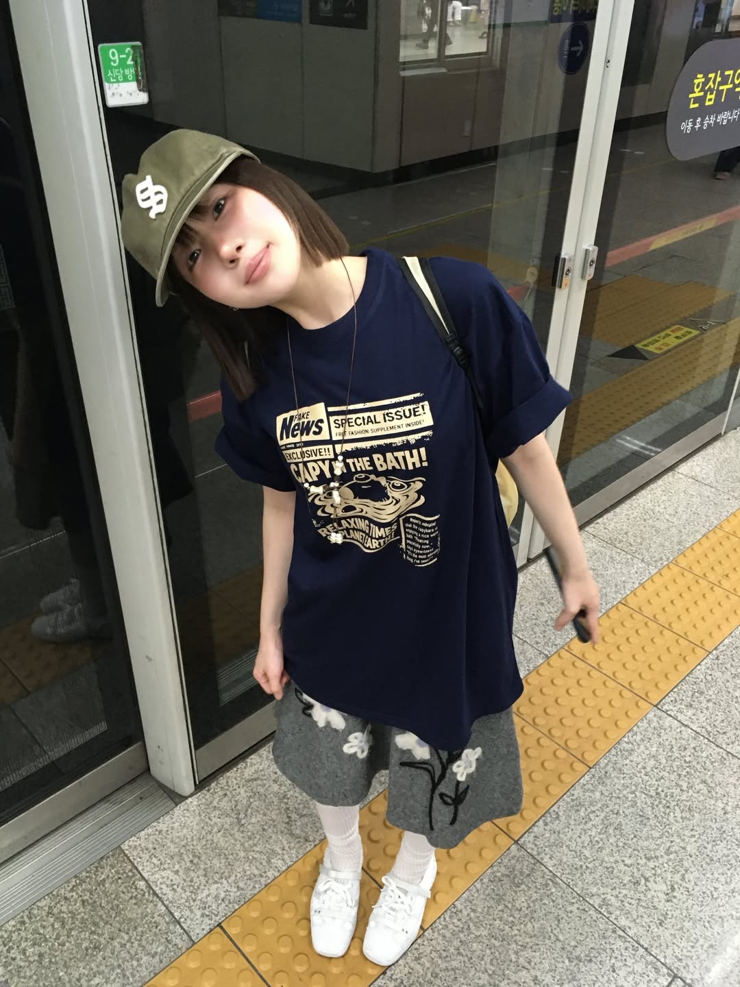 Sunday Ceremony Old English Applique Logo Cap - Light Brown 착용 스타일