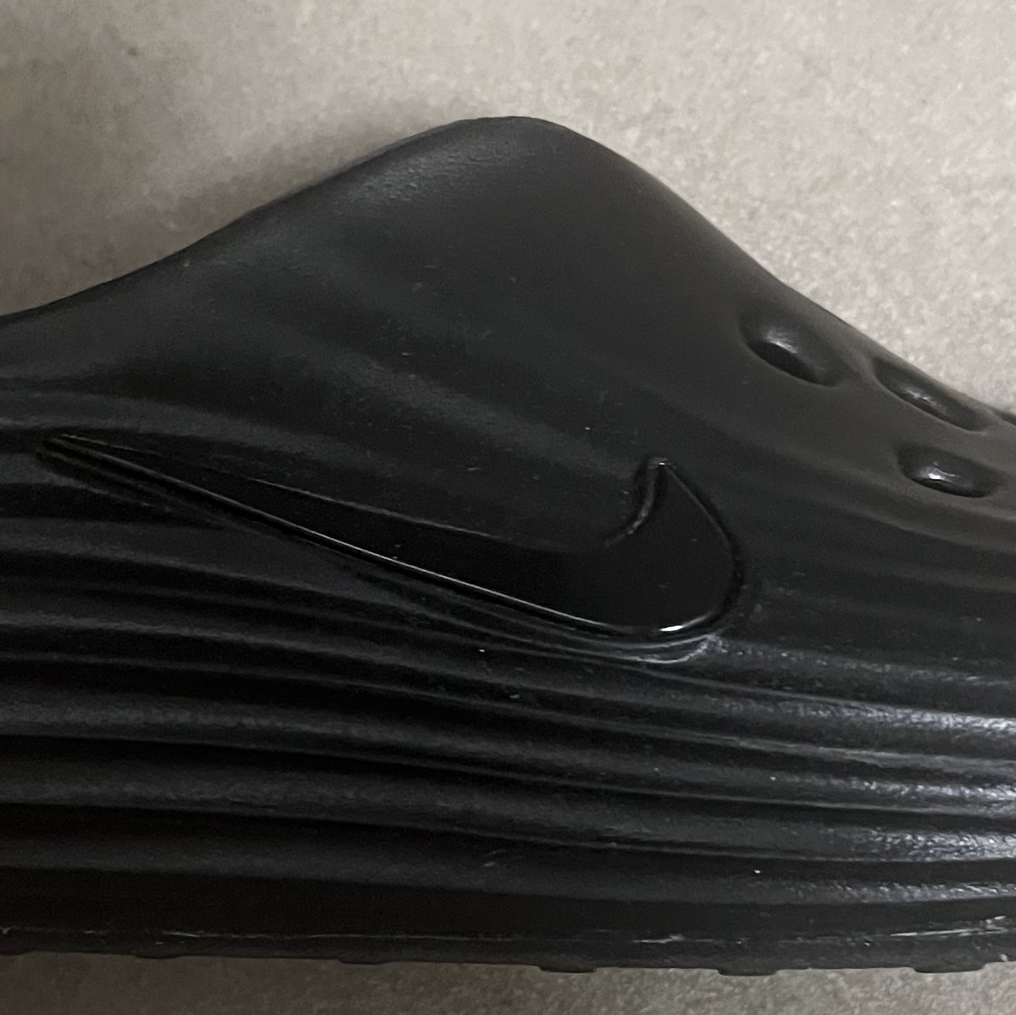 Nike ReactX Rejuven8 Triple Black 착용 스타일