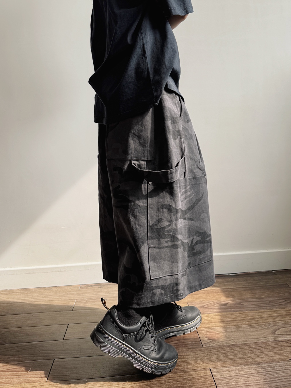 Dr. Martens Reeder Wyoming Leather Utility Shoes Black, Aoiro 6-Panel Bone A/N Cap Black 착용 스타일 - 9