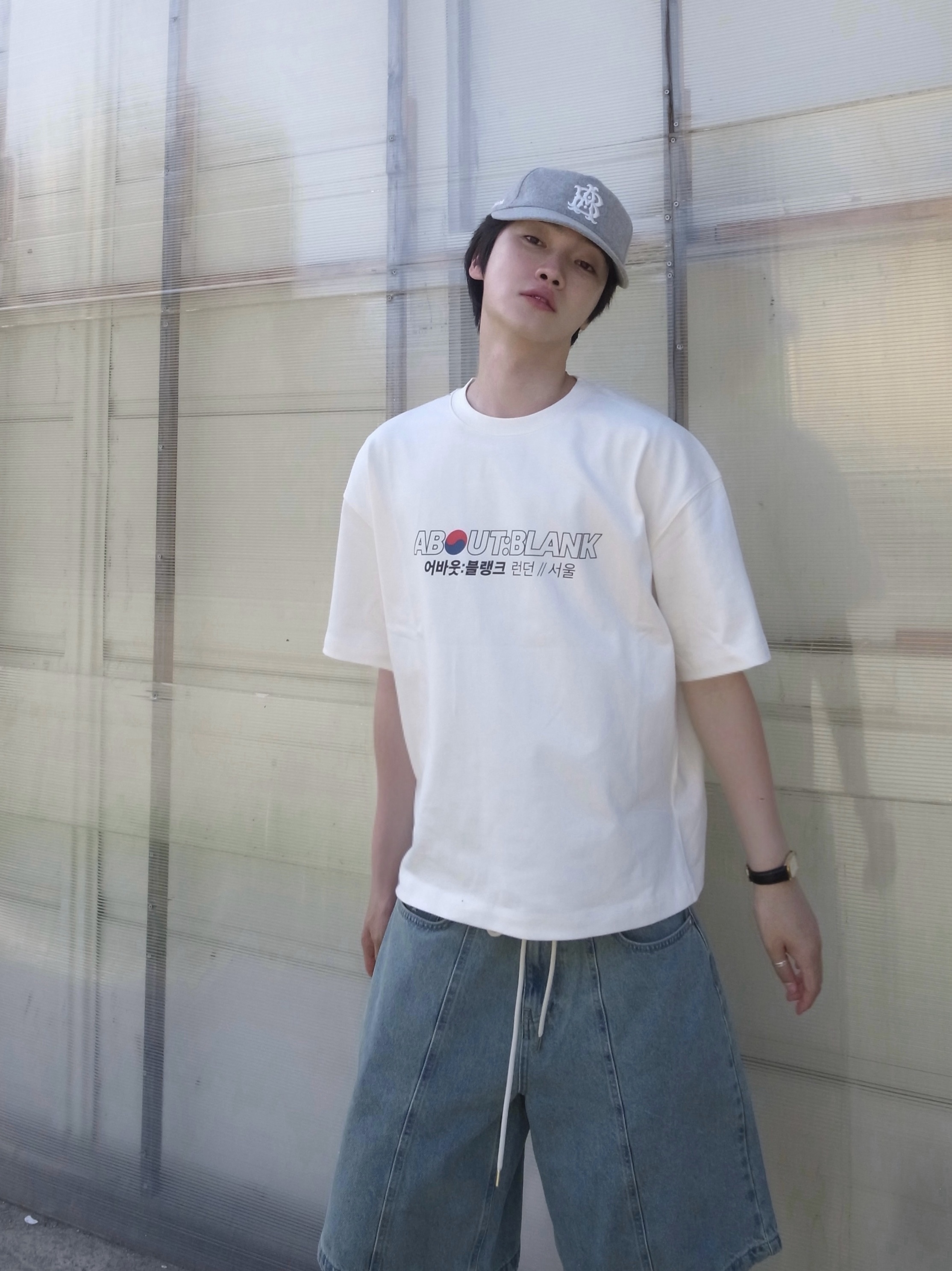 [KREAM 단독] About:Blank KREAM Exclusive T-Shirt Oat - 26FW, [KREAM 단독] About:Blank Monogram Cap Grey Ecru - 26SS 착용 스타일 - 9
