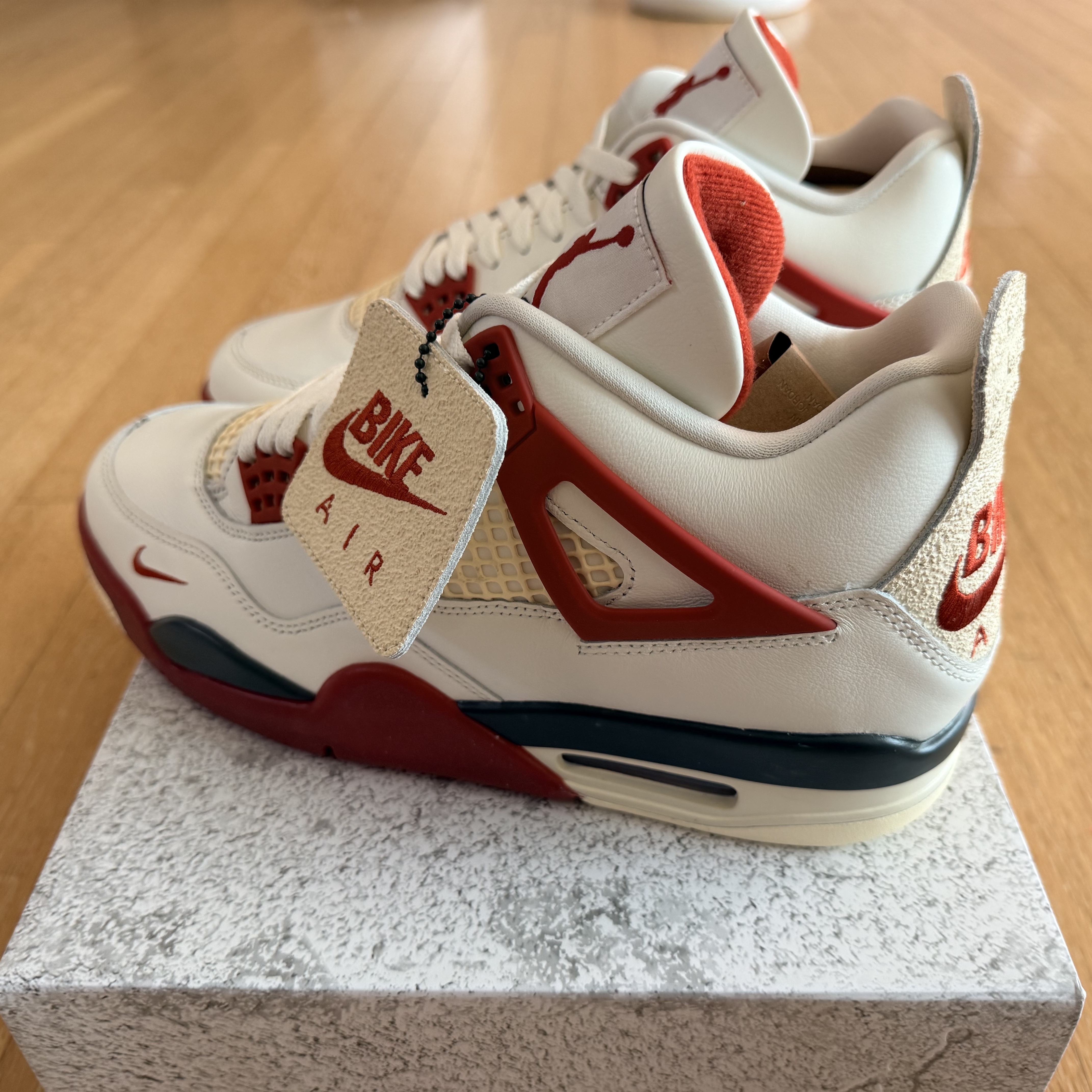 Jordan 4 x Nigel Sylvester Retro OG Brick After Brick 착용 스타일 - 2