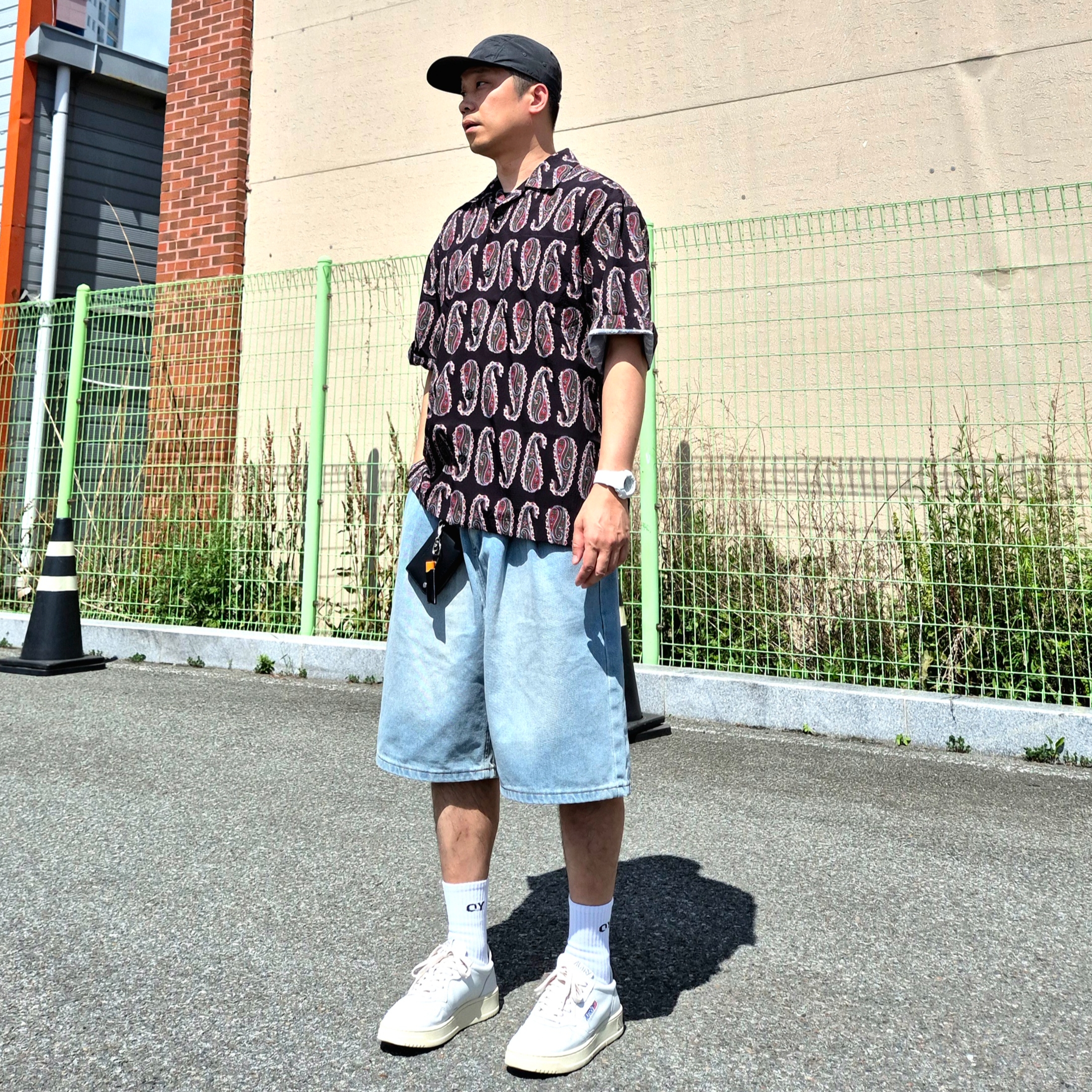 Autry Medalist Low Leather Sneakers White Black, Millo Archive Cade Leather Wallet Leather Black 착용 스타일 - 3