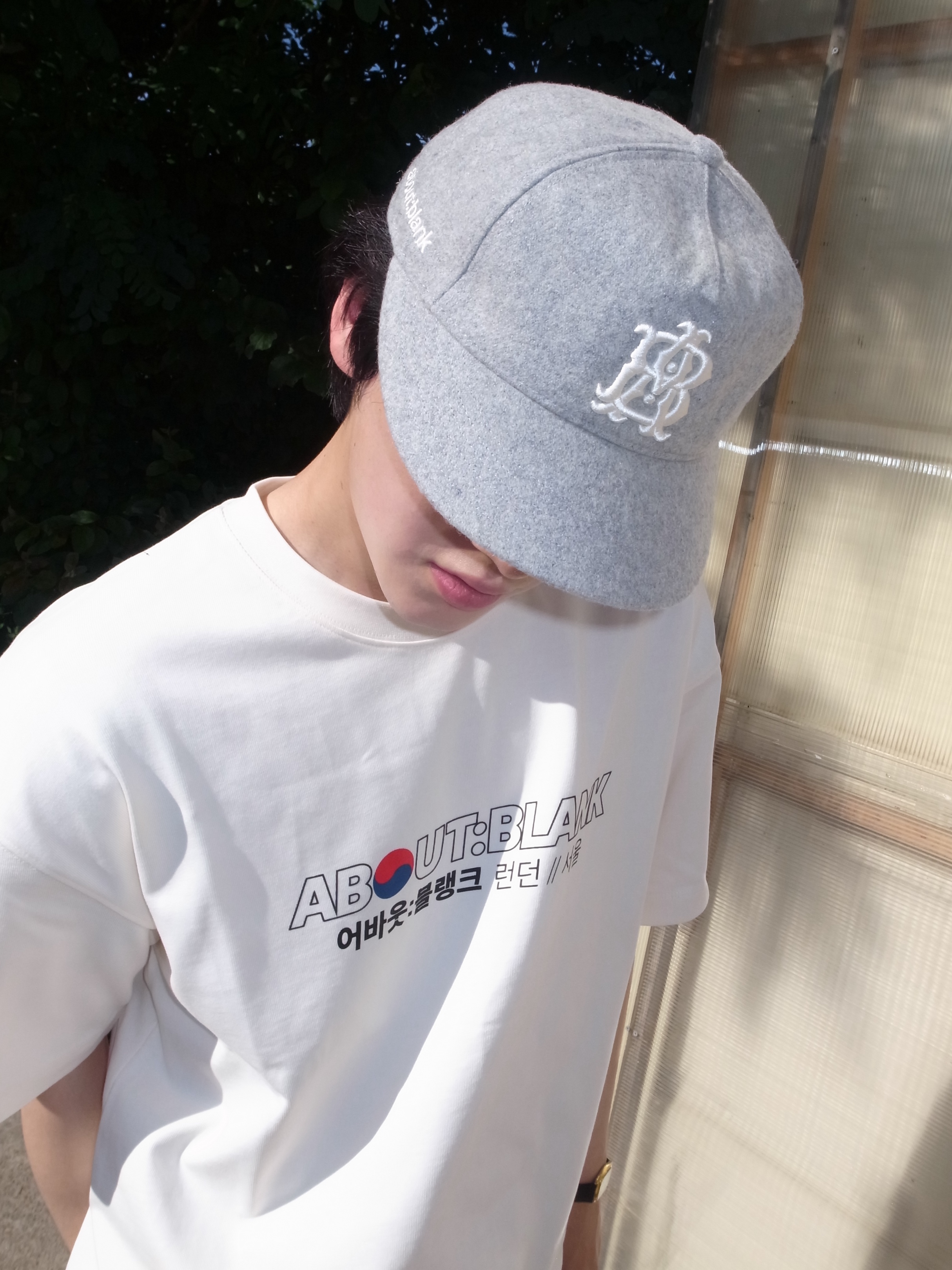 [KREAM 단독] About:Blank KREAM Exclusive T-Shirt Oat - 26FW, [KREAM 단독] About:Blank Monogram Cap Grey Ecru - 26SS 착용 스타일 - 4
