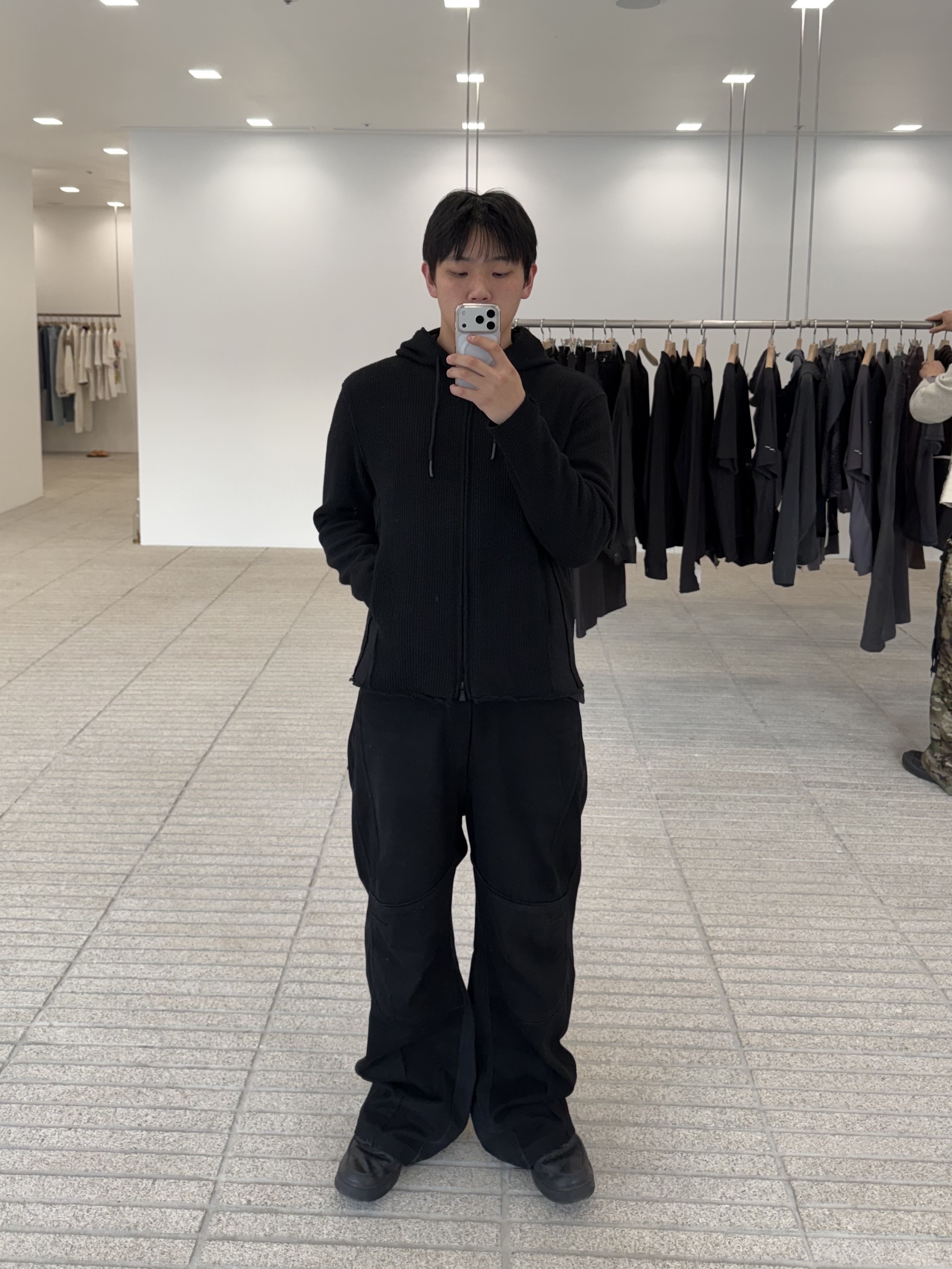 Xlim Ep.6 04 Trousers Black, Xlim EP.9 01 Hoodie Zip Up Black 착용 스타일 - 1