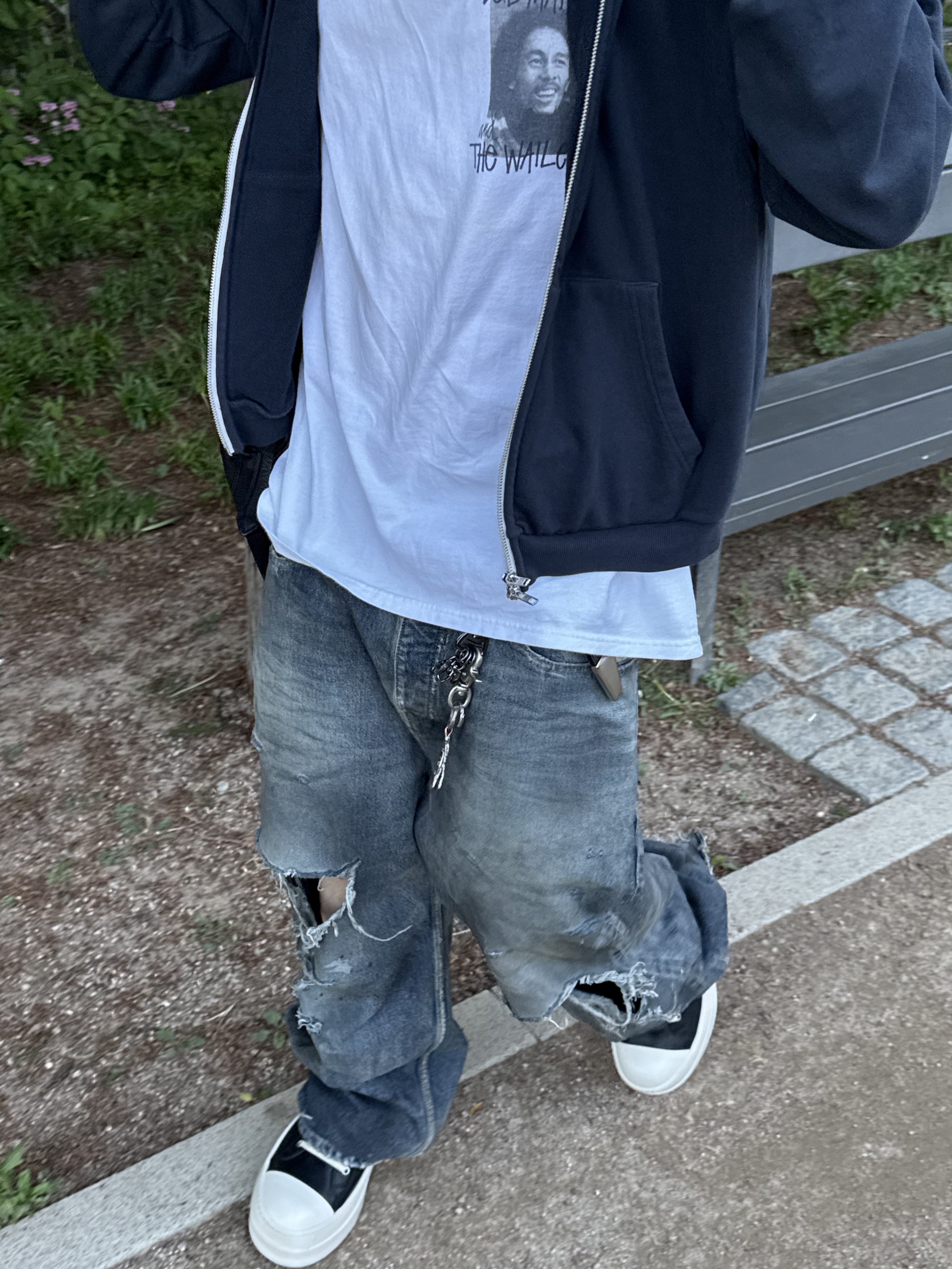 Rick Owens Mega Bumper Sneakers Black Milk, Balenciaga Baggy Pants Light Blue 착용 스타일 - 4
