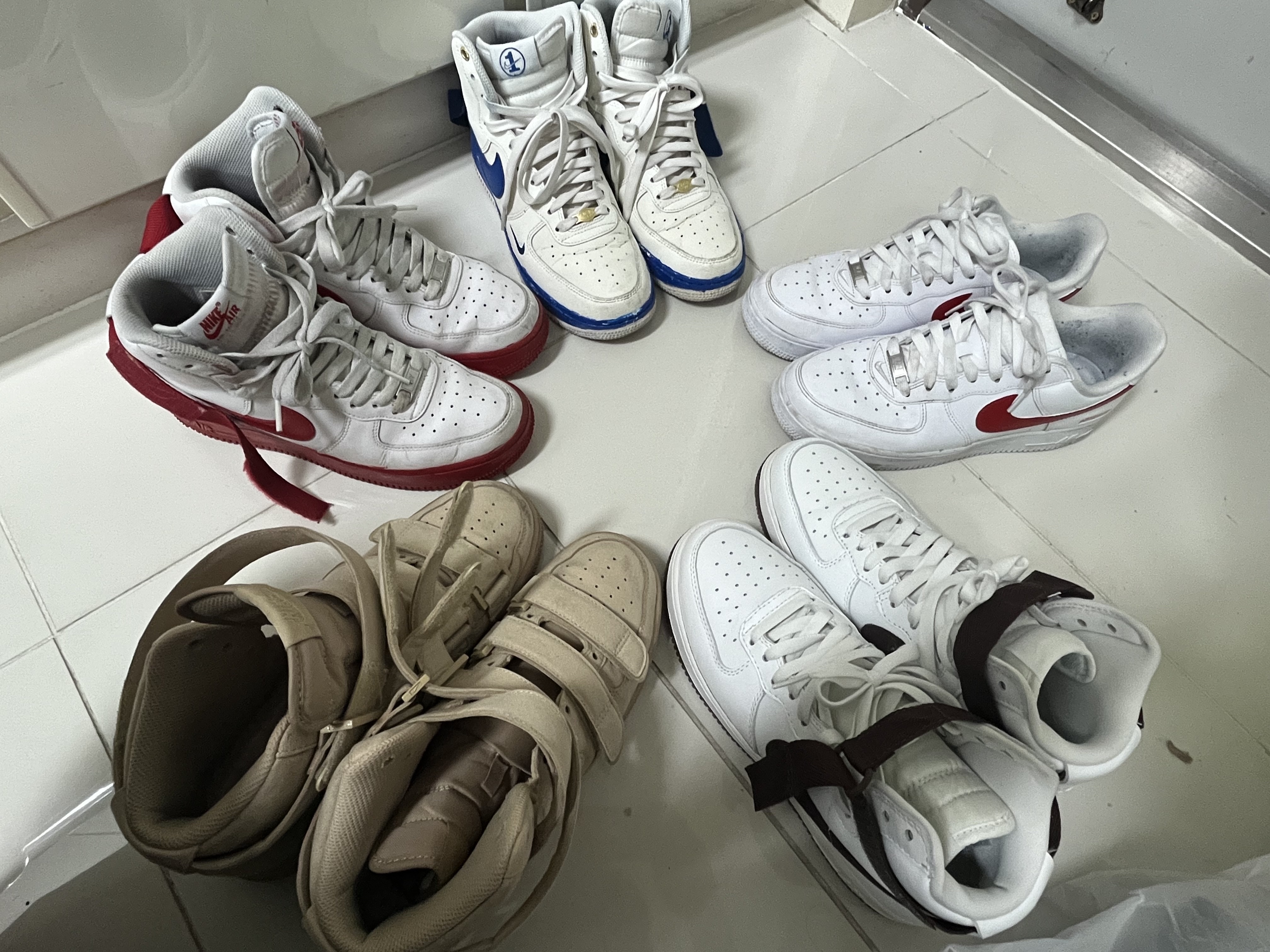 Nike Air Force 1 High Retro QS Summit White Chocolate, (W) Nike Air Force 1 High SE 40th Anniversary Join Forces Sail Blue Jay 착용 스타일 - 8