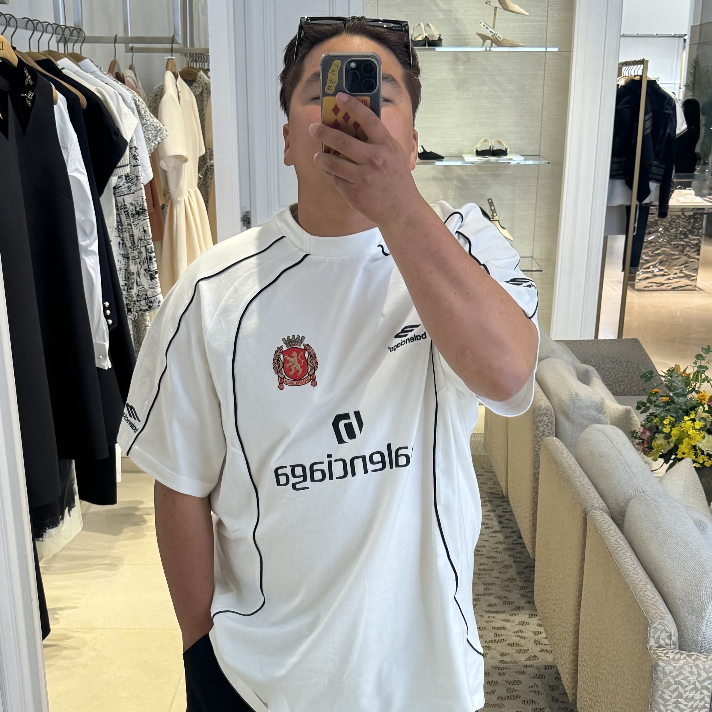 Balenciaga Soccer Series Barcelona Soccer Oversized T-Shirt Black 착용 스타일 - 1
