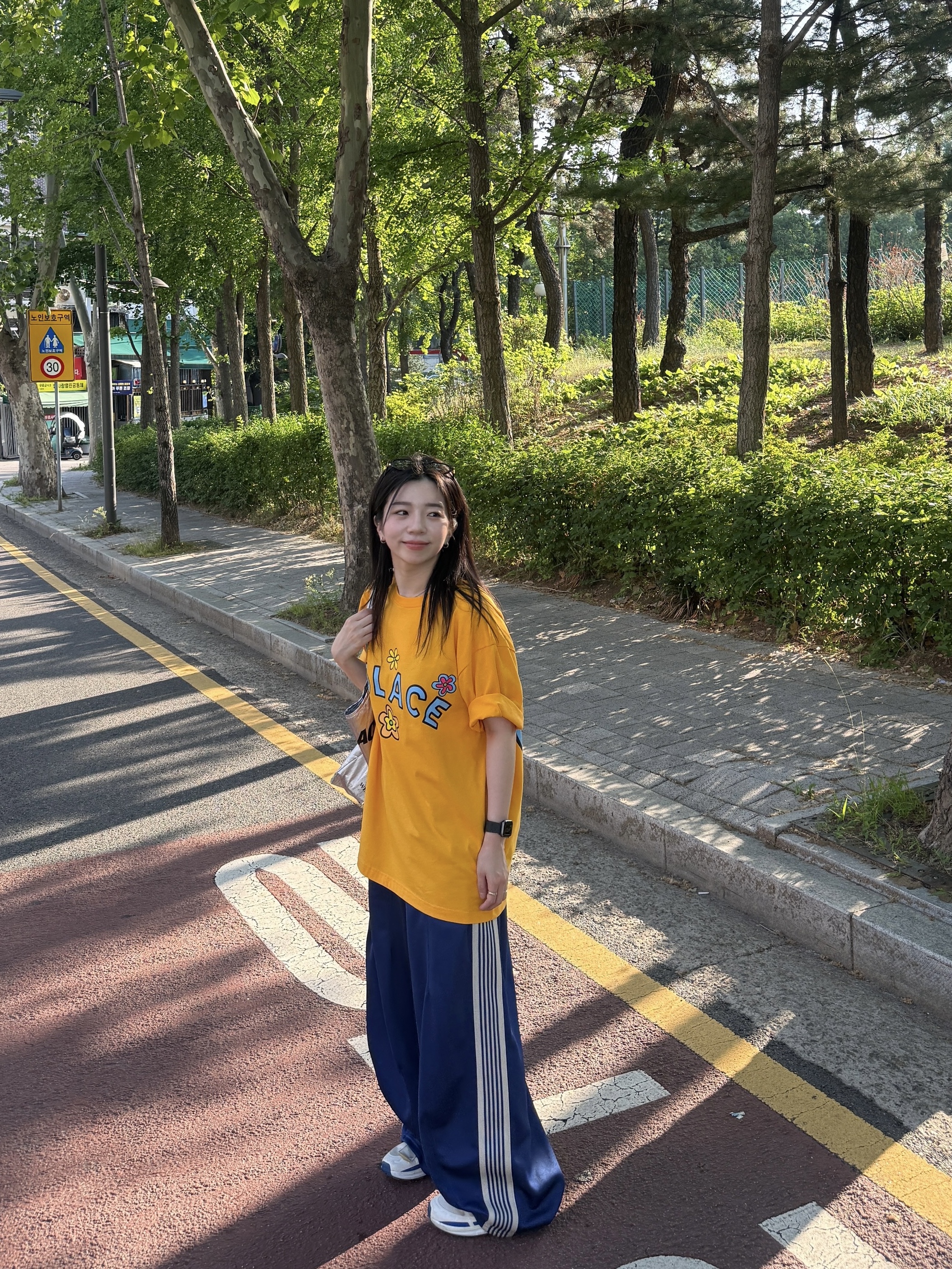 Palace Me Myself And Tri T-Shirt Sunny Yellow - 26SS, Needles H.D. Track Pants Poly Smooth Royal 착용 스타일 - 2