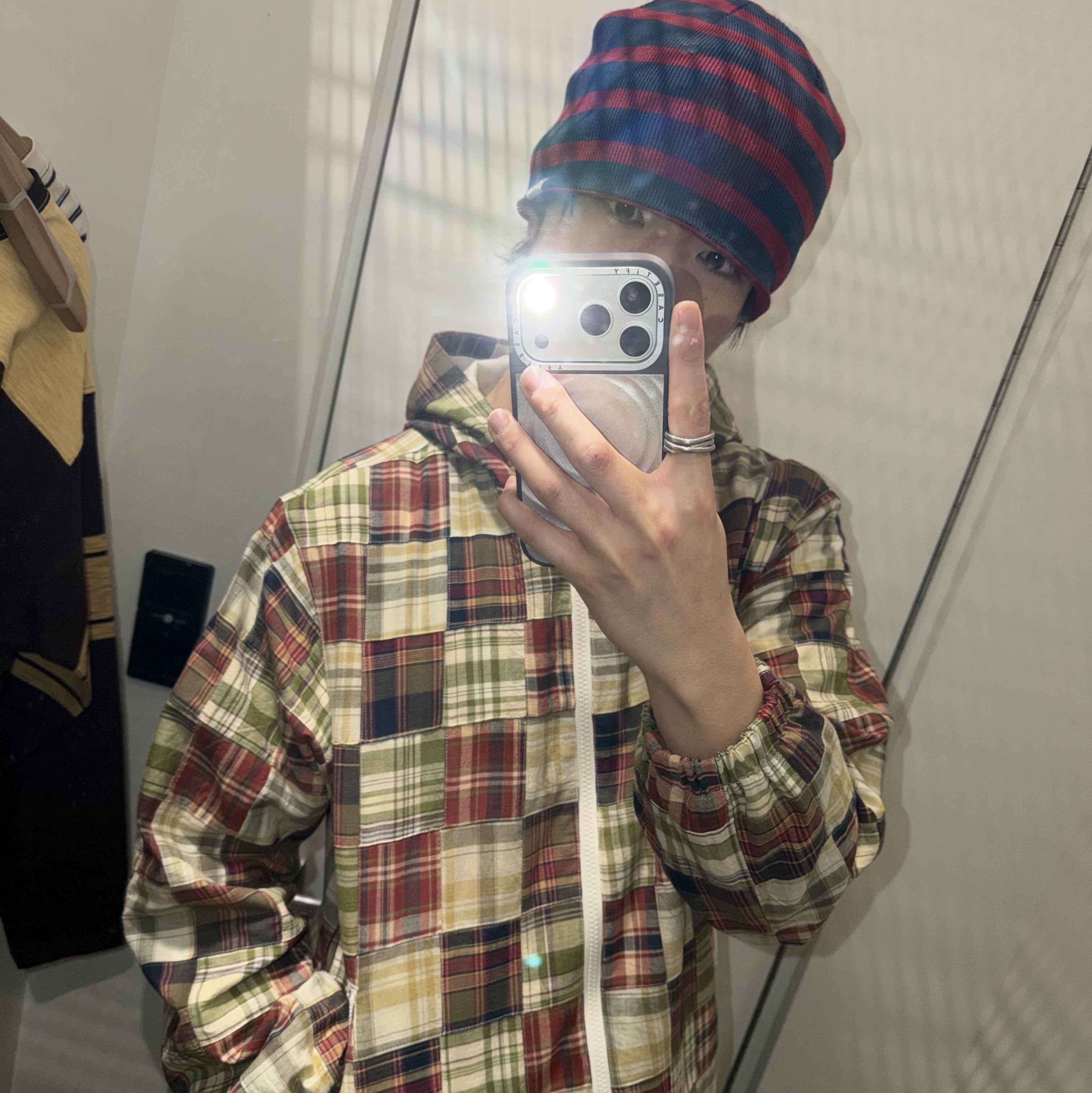 Safarispot Saf3 Reversible Stripe Beanie Burgundy/Navy 착용 스타일